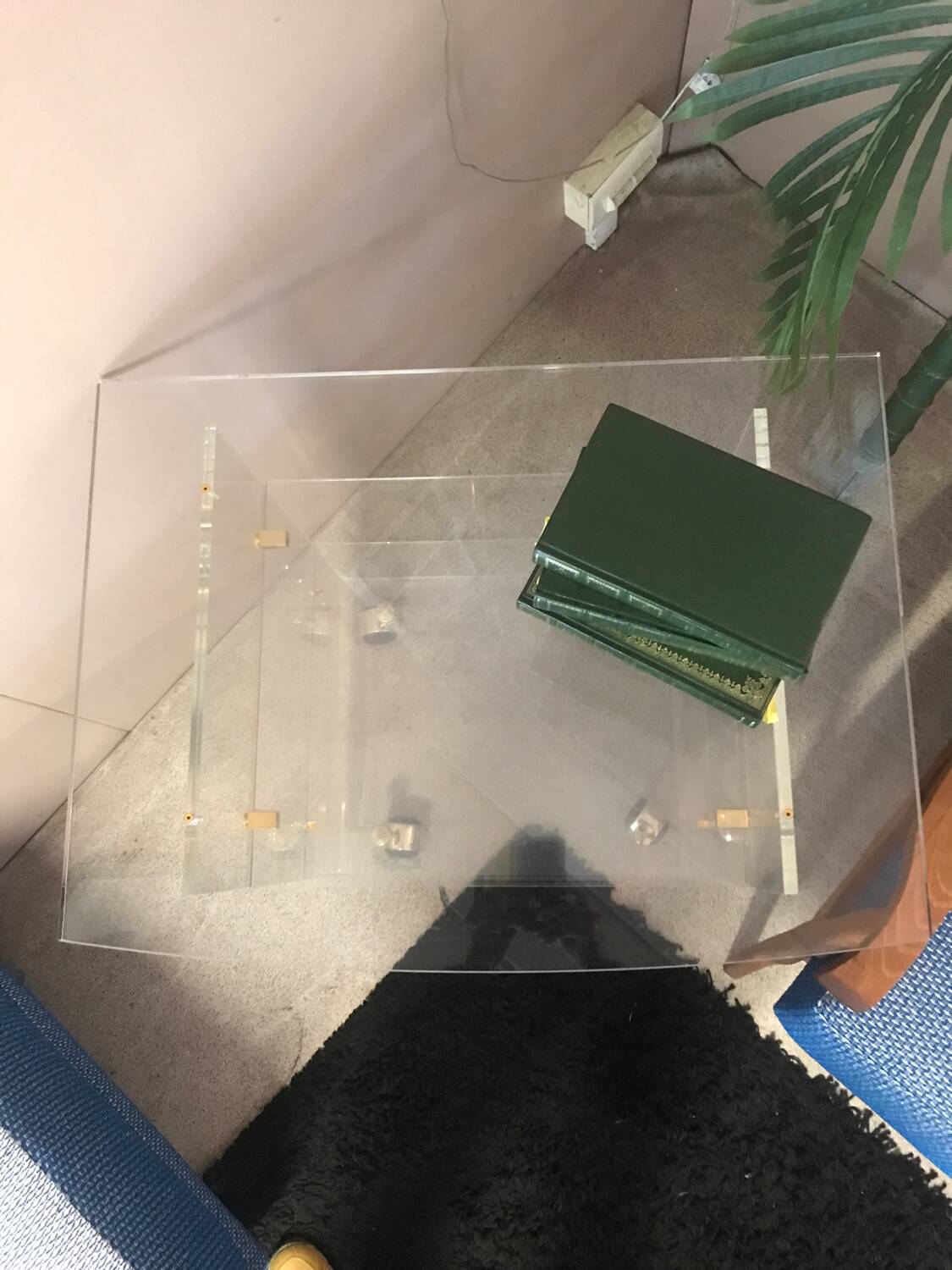 Vintage side table in plexiglass, design by David Lange.