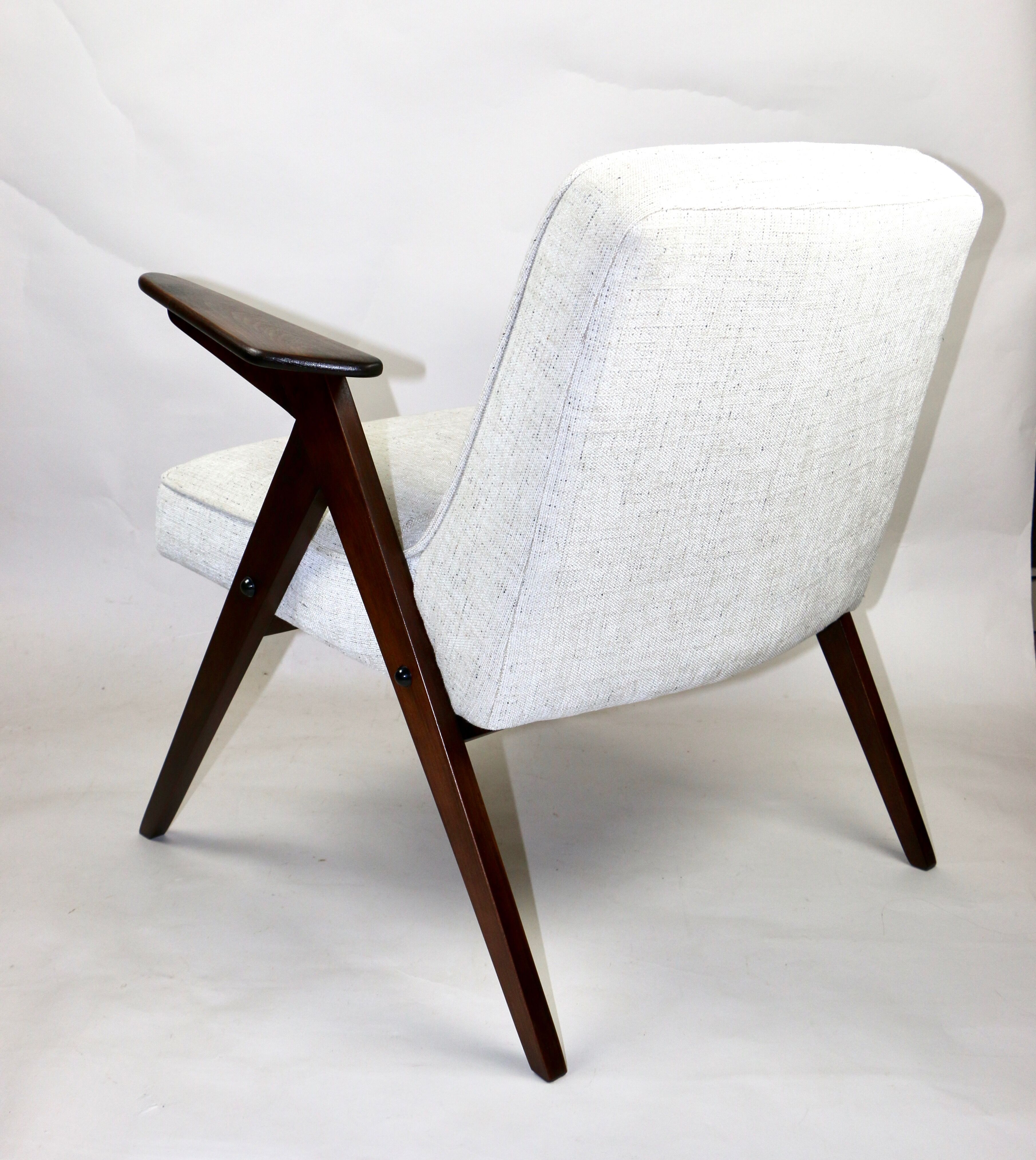 Fauteuil beige Bunny de Józef Chierowski, années 1970