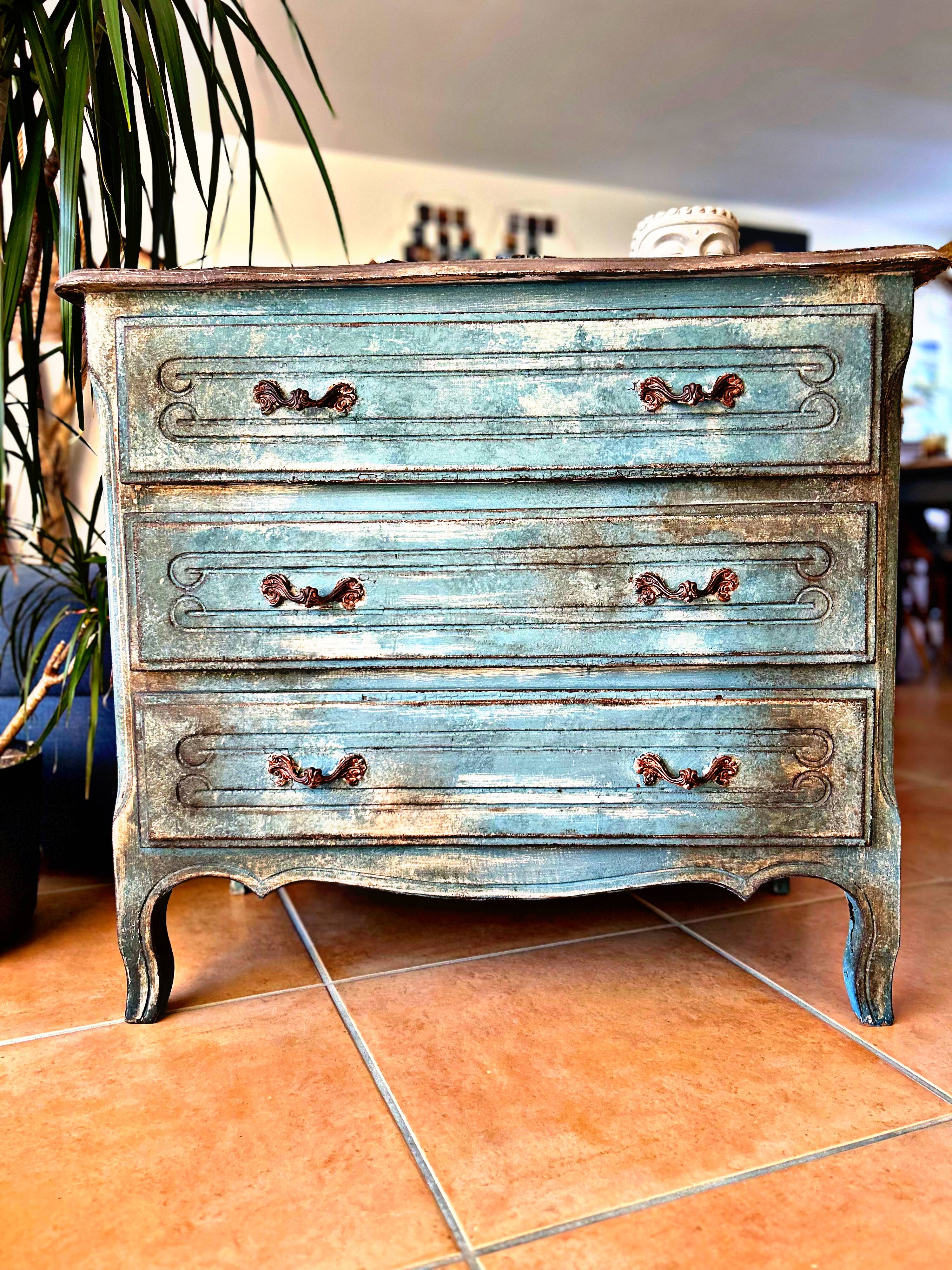 Antique commode with a patina in the Tuscan technique.