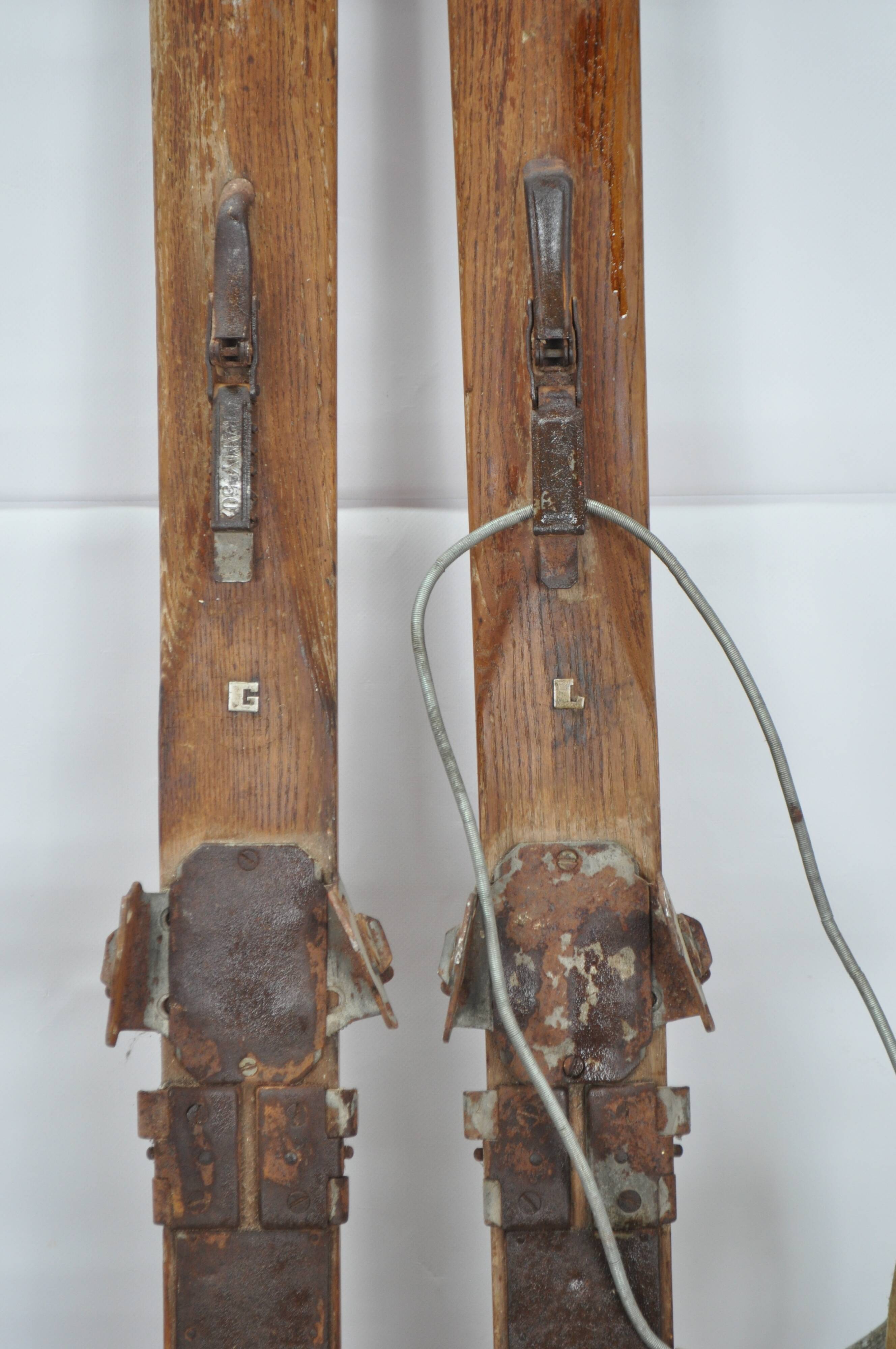 Pair of vintage Ramy skis 1950