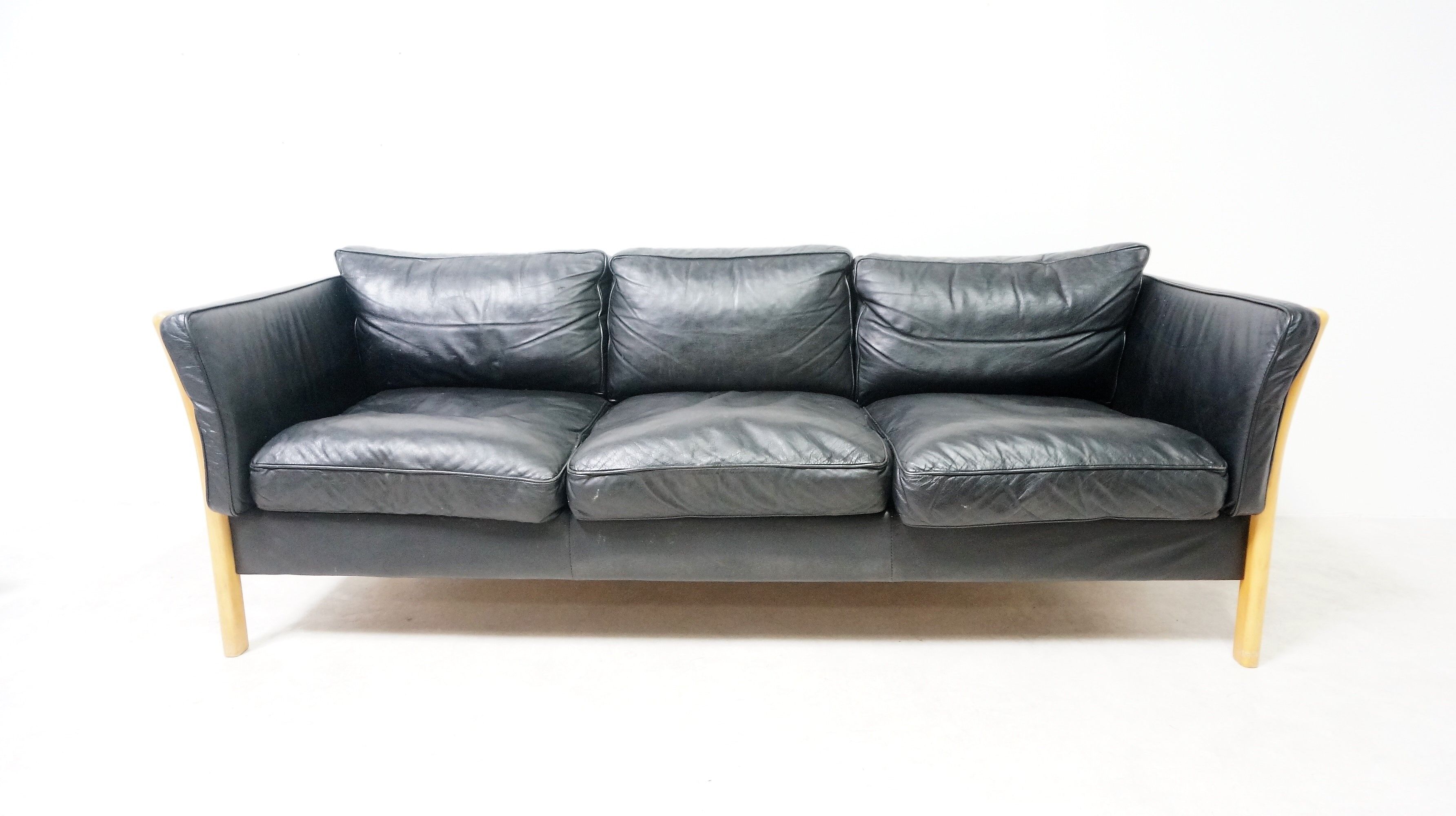 Scandinavian sofa in natural wood and leather