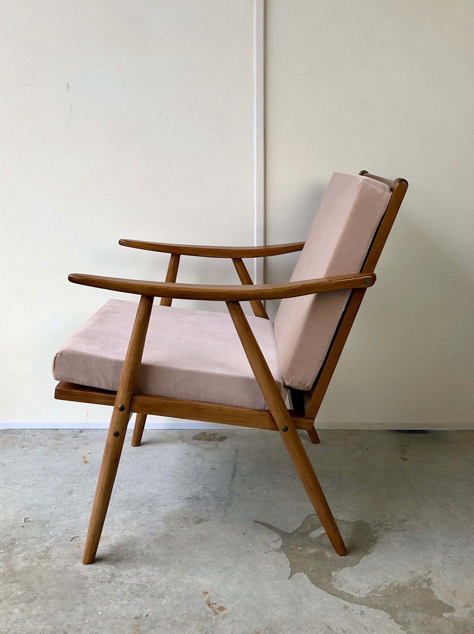 Armchair boomerang ton