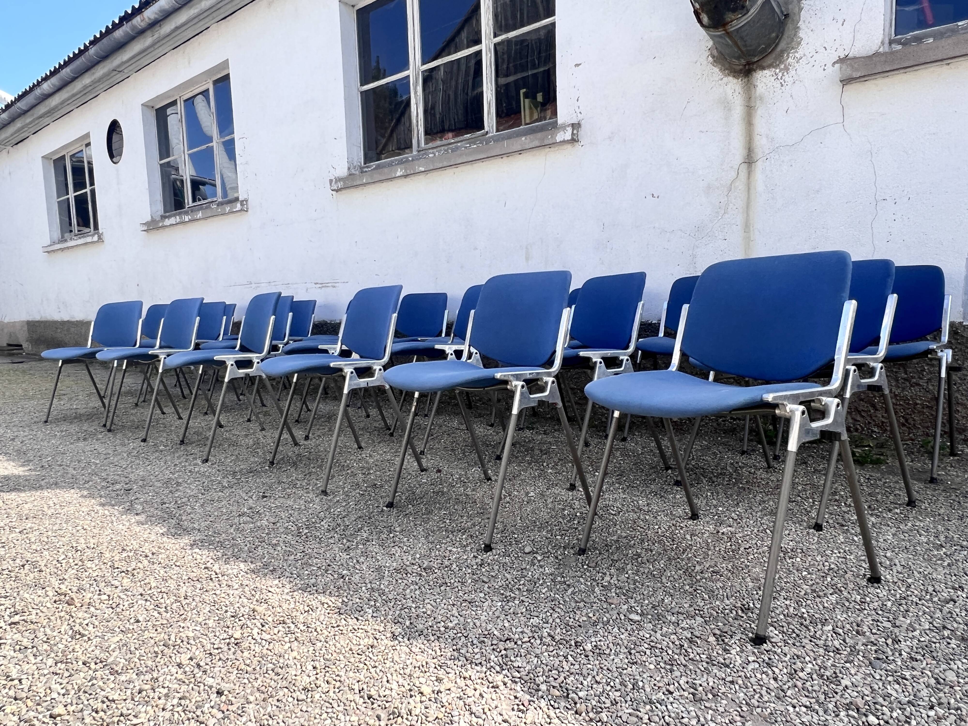 Série de 40 chaises de G. Piretti pour Castelli Anonima Castelli, Italie, années 1970