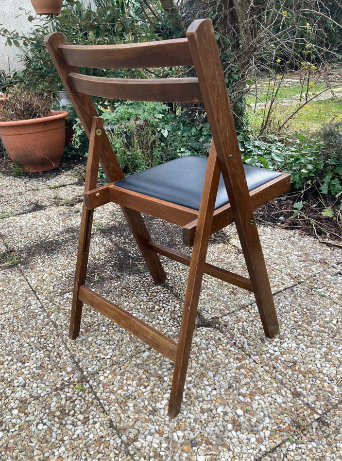 Set of 4 vintage folding chairs