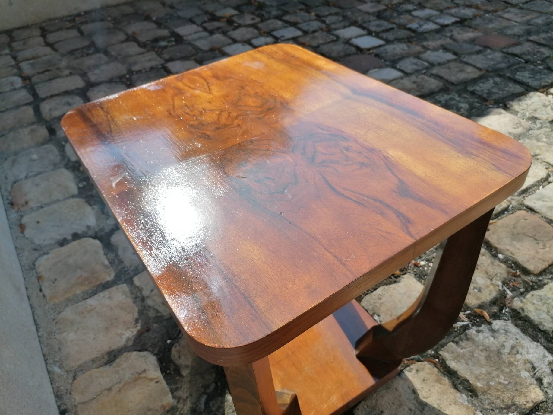 Art Deco style veneer wood coffee/side table.