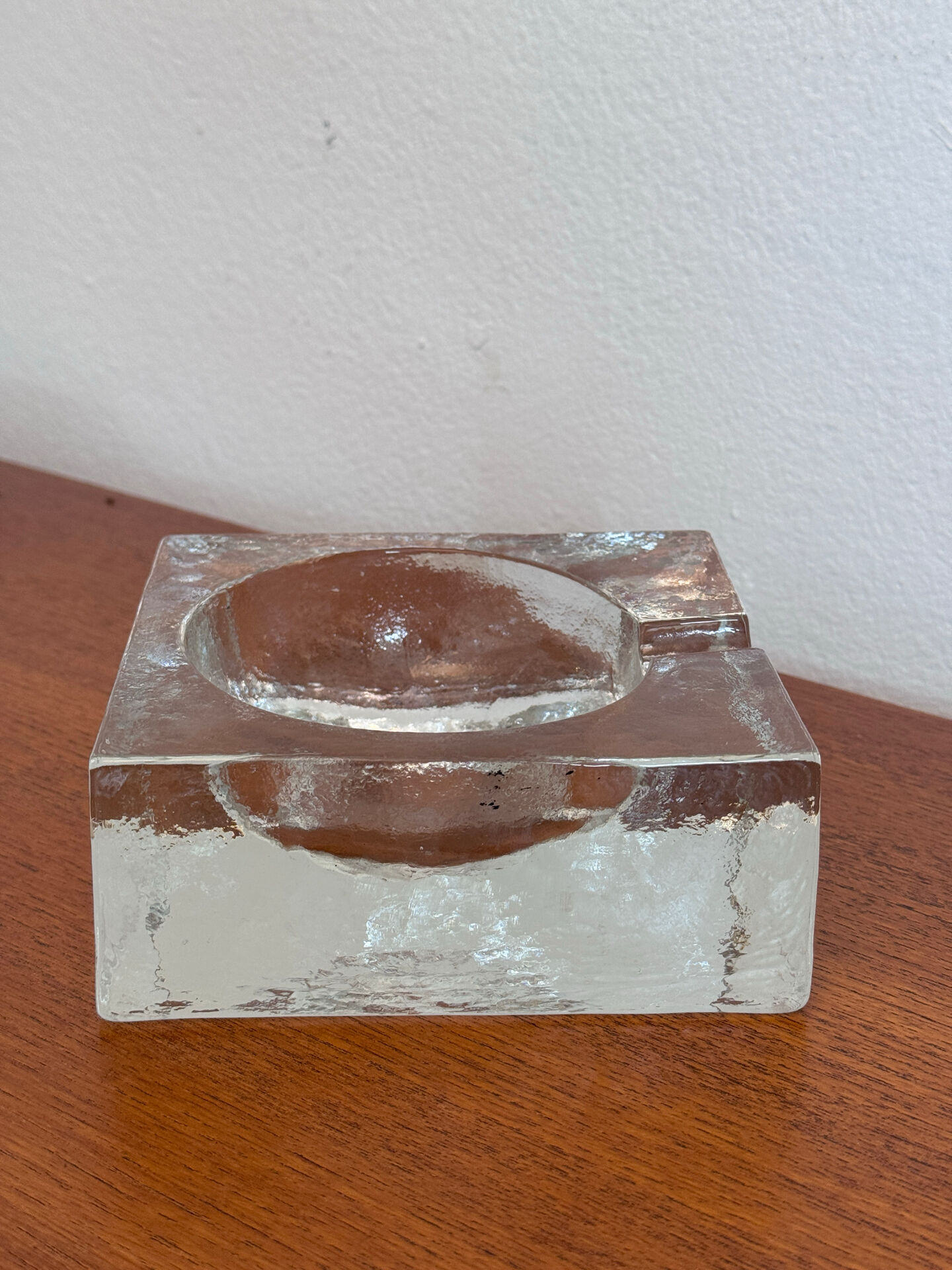 Vintage Brutalist schaal / asbak ijsglas
