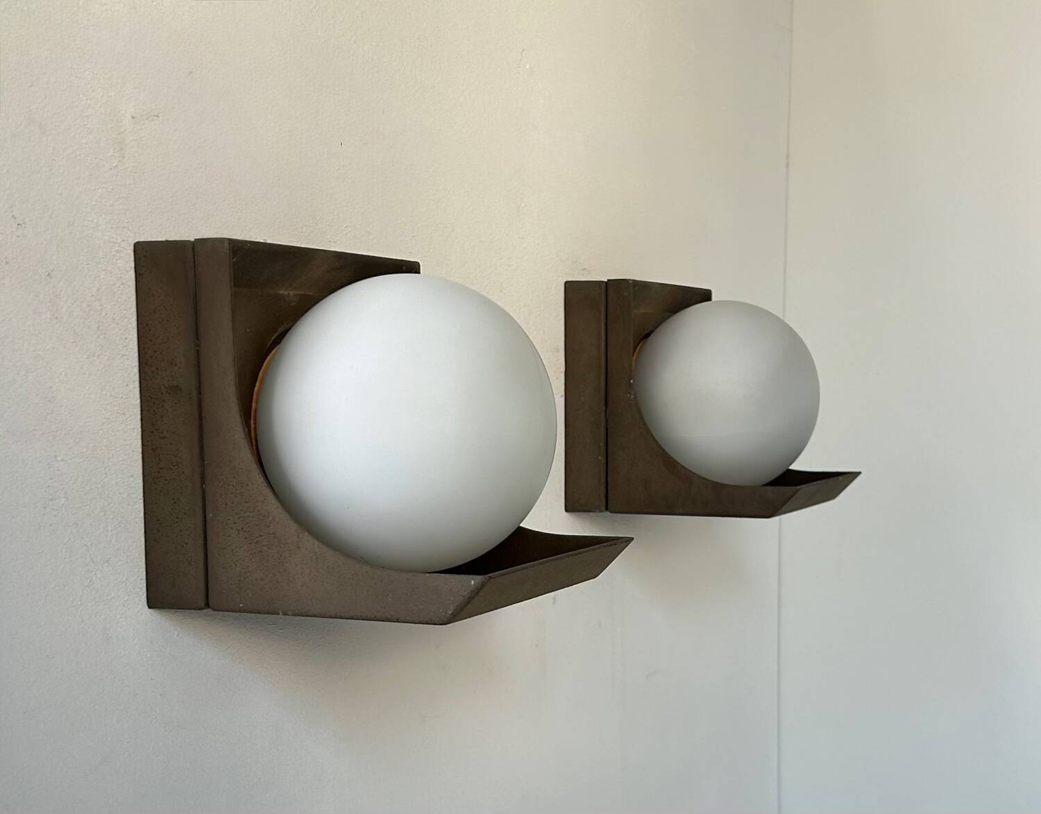 Pair of vintage wall lights, RAAK W1804, brown Bakelite and opaline, Netherlands