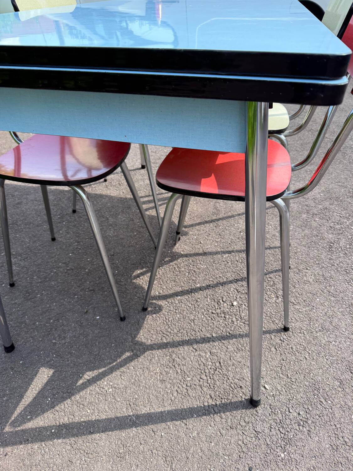 Vintage 70s Formica chair with table