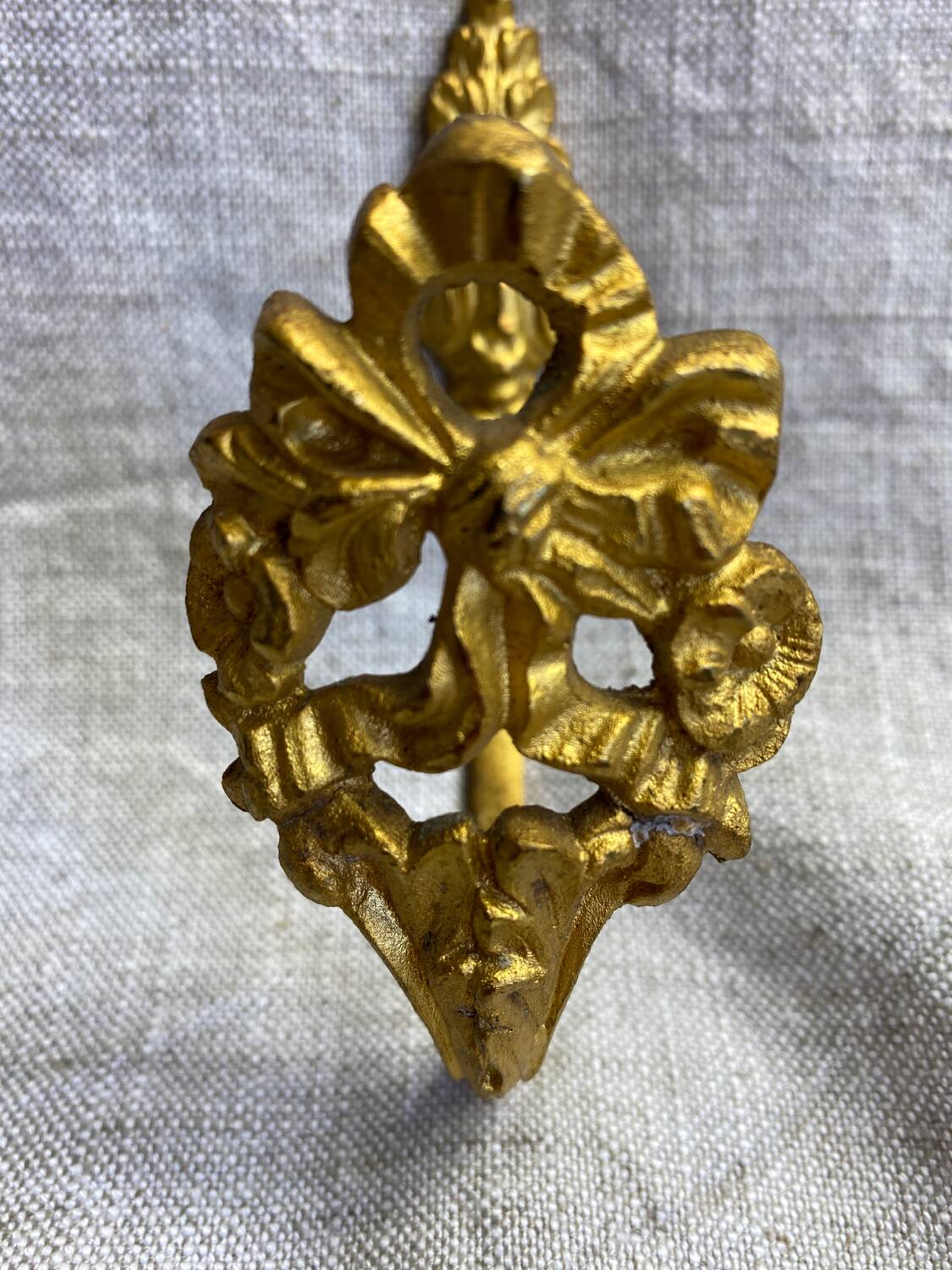 Patère en bronze doré