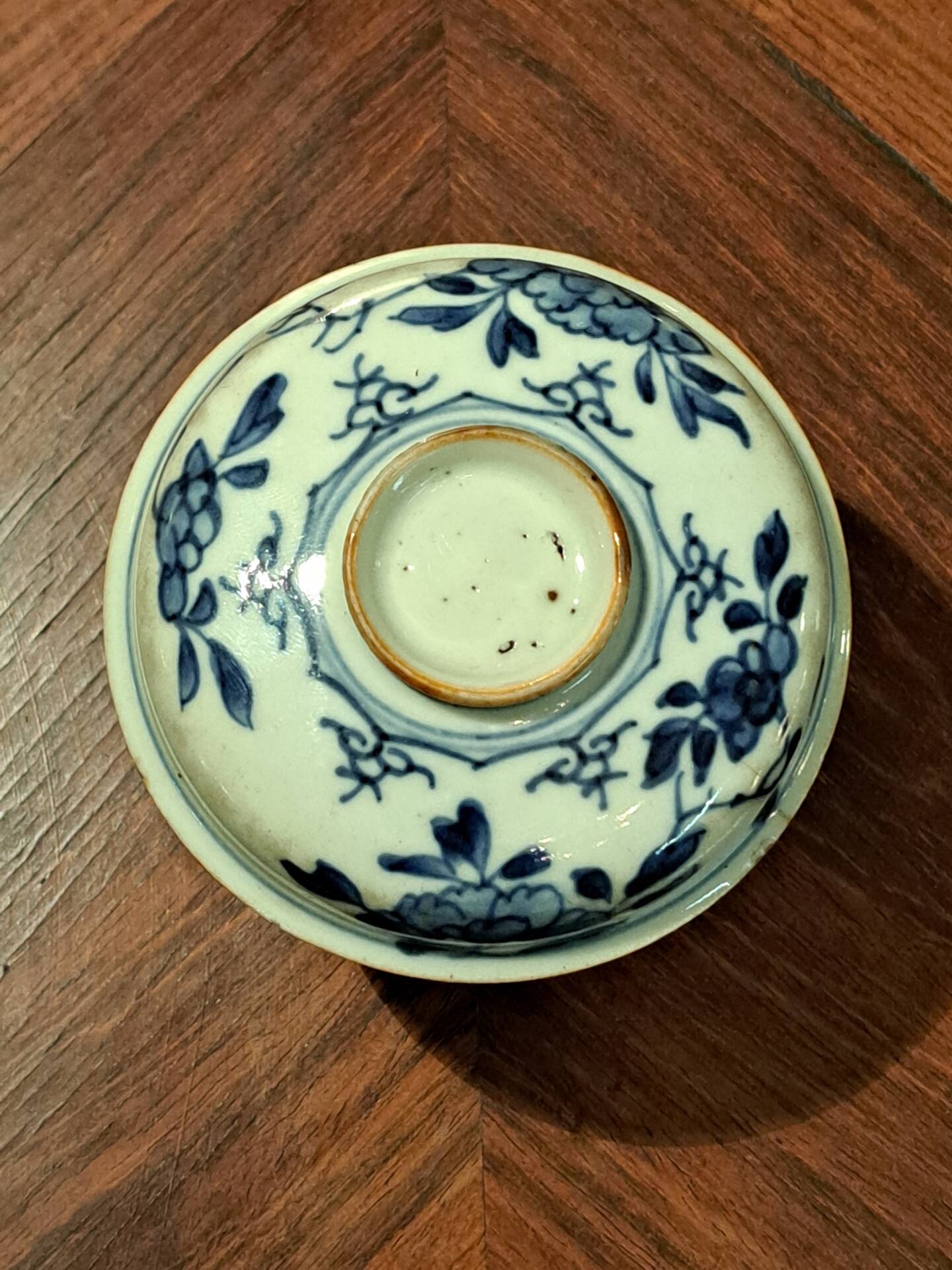 18th-century Chinese pot Qianlong in porcelain