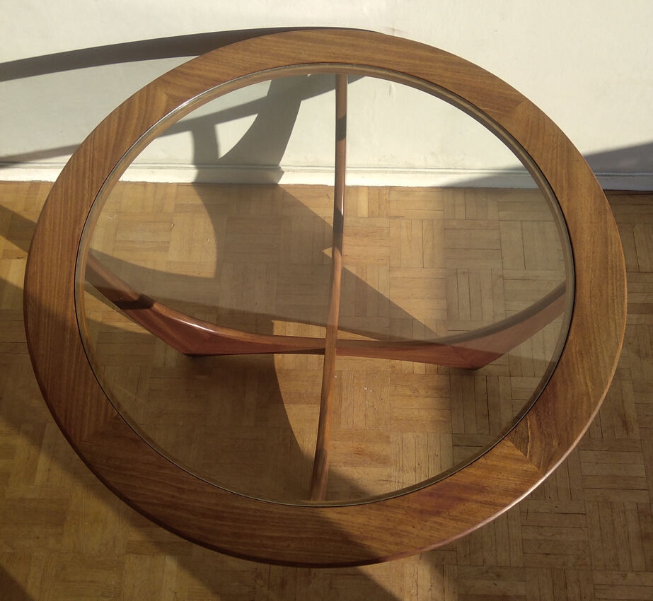 Round coffee table "Astro" in teak - Designer Victor Wilkins - Edition G Plan - 1960