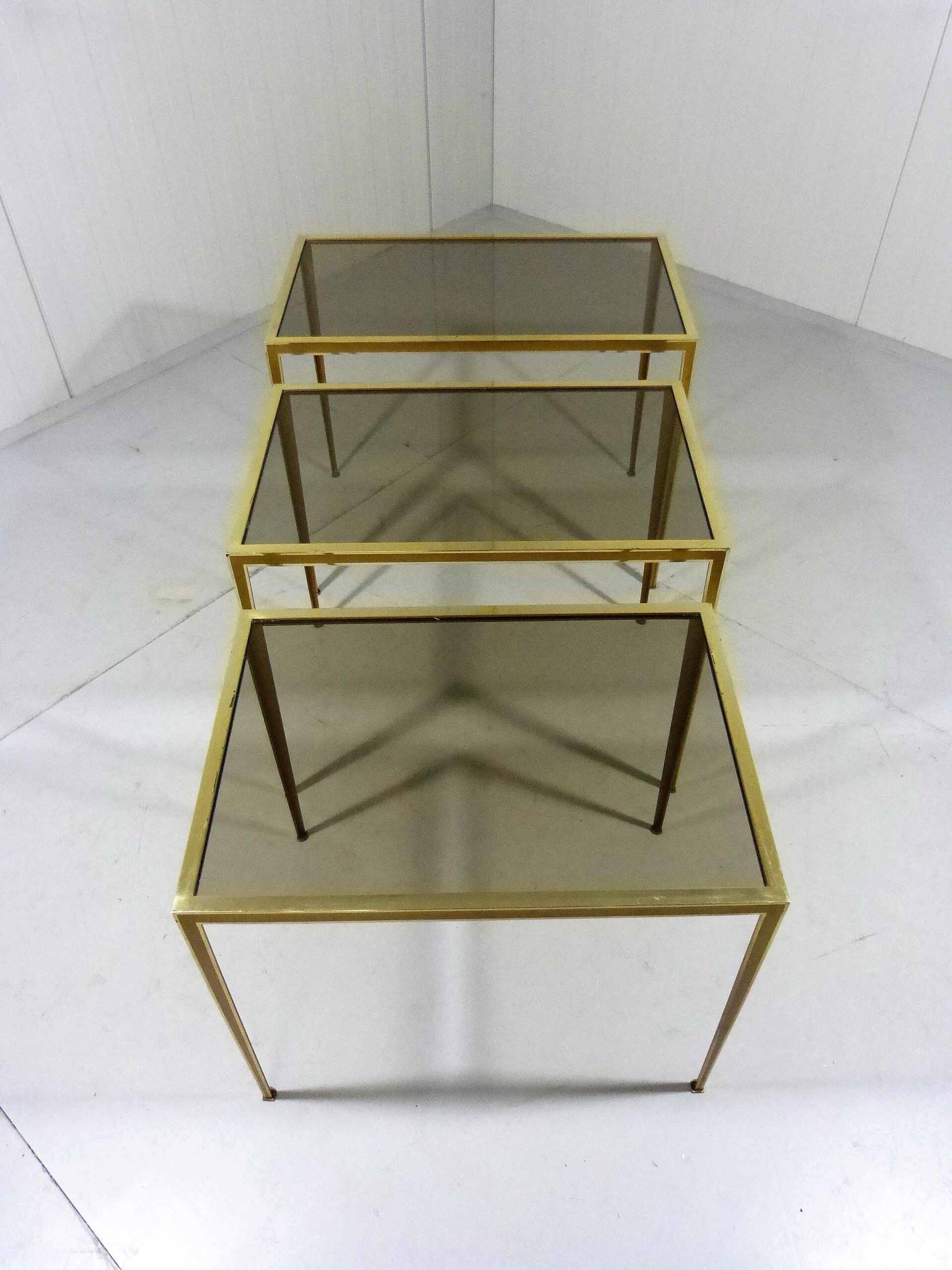 Set nesting tables in brass & glass by Deutsche Vereinigte Werkstätten
