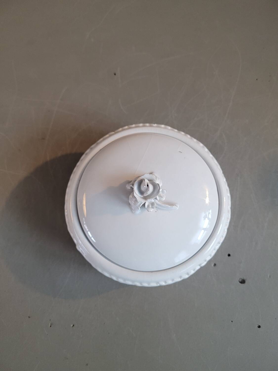 Boîte, bonbonnière en porcelaine