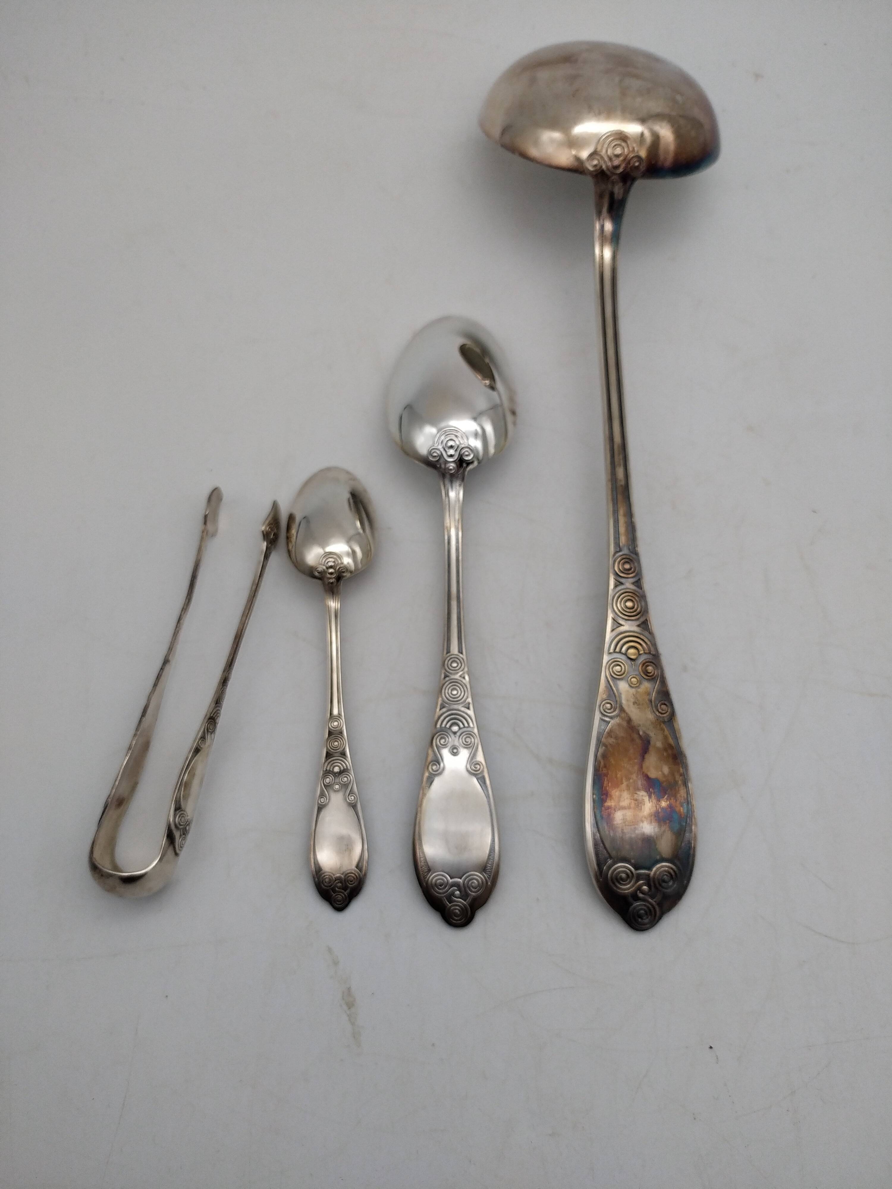 Bigouden decor cutlery set. 38 pieces. Silver-plated metal.