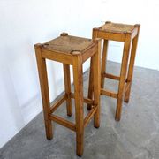 Pair of high stools in solid wood and woven straw Brutalist Style