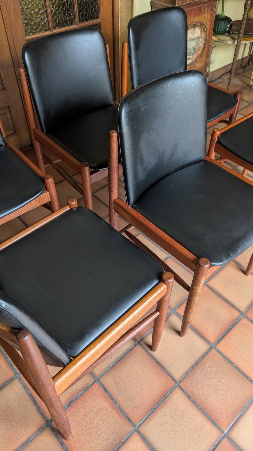 6 Chaises scandinaves teck et simili cuir 1960