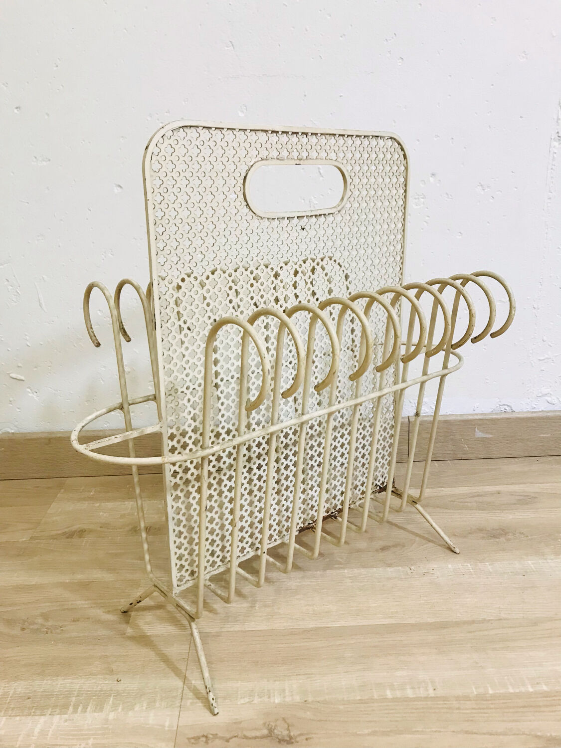 Mategot Mathieu Garlic Cap Magazine Rack