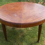 Extendable dining table