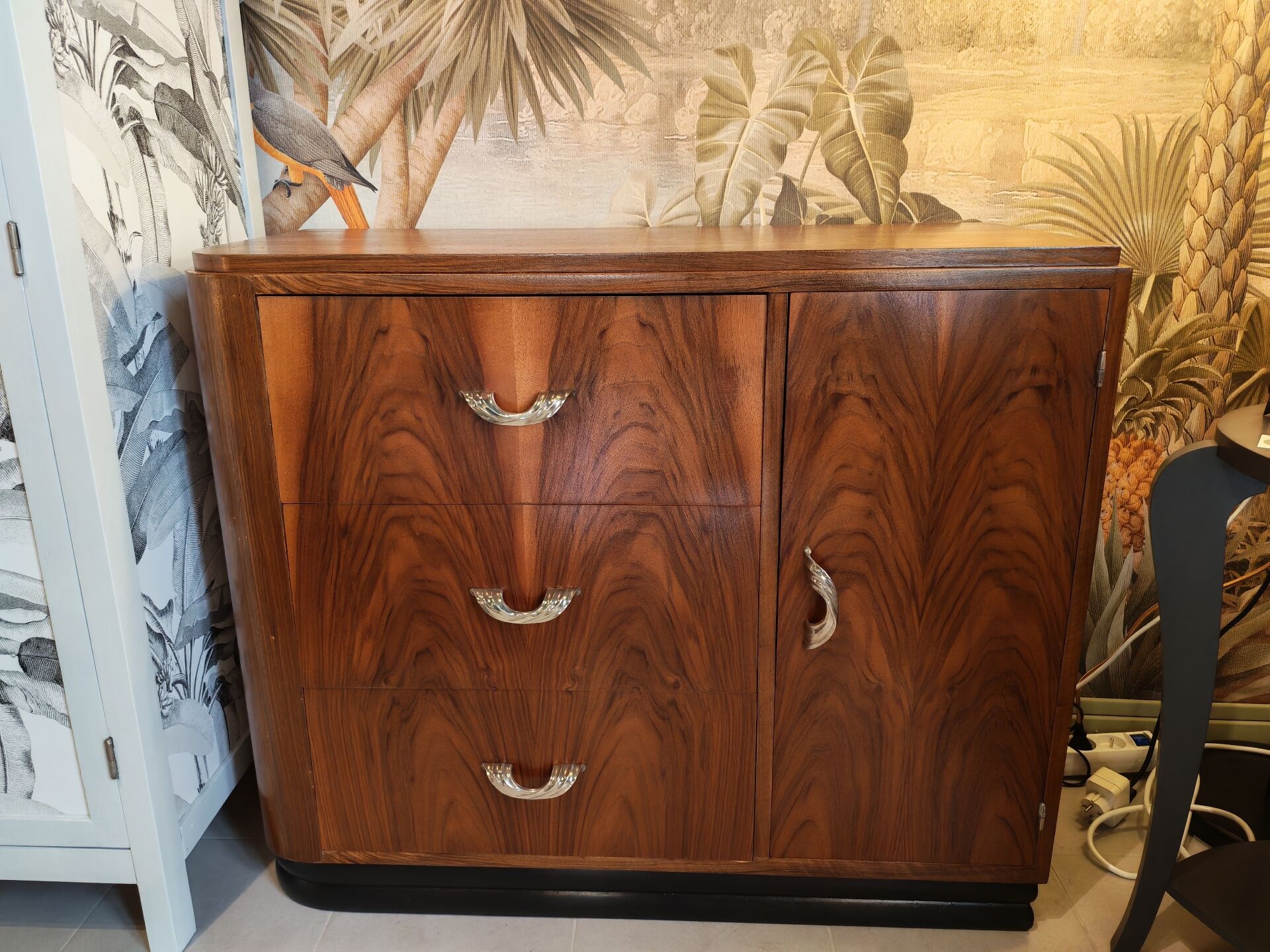 Art Deco bar furniture