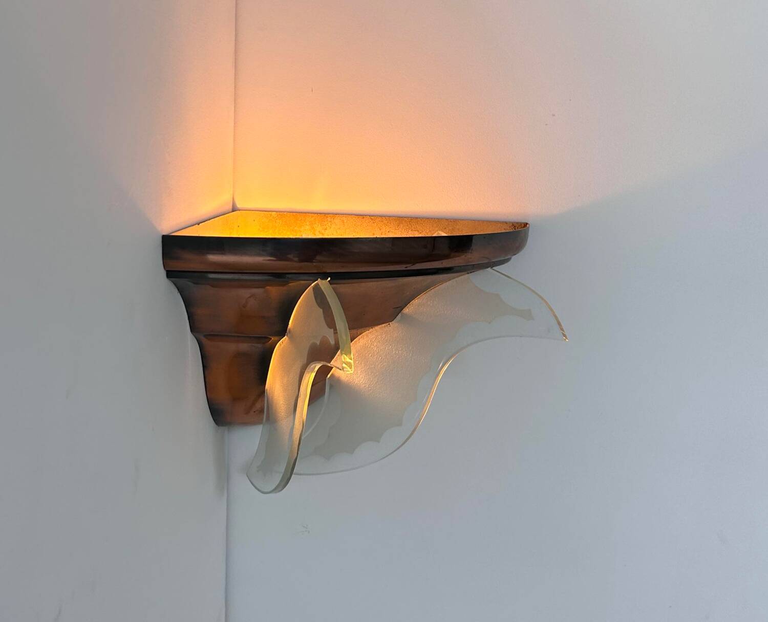 Art deco corner wall light, copper and glass, France 1930