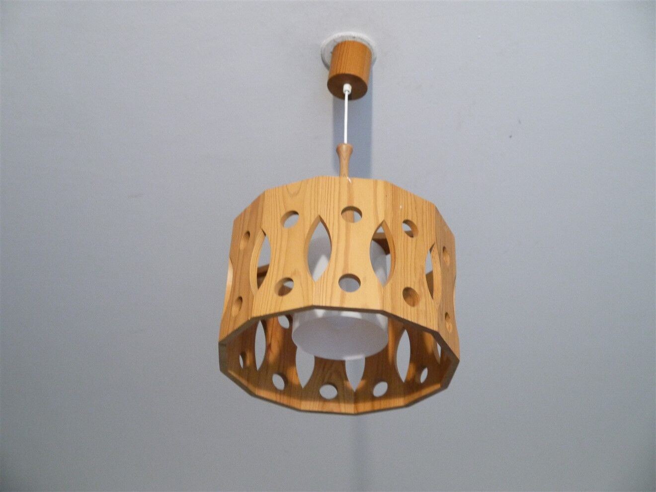 Suspension scandinave en bois 1960