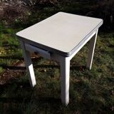 Table in formica