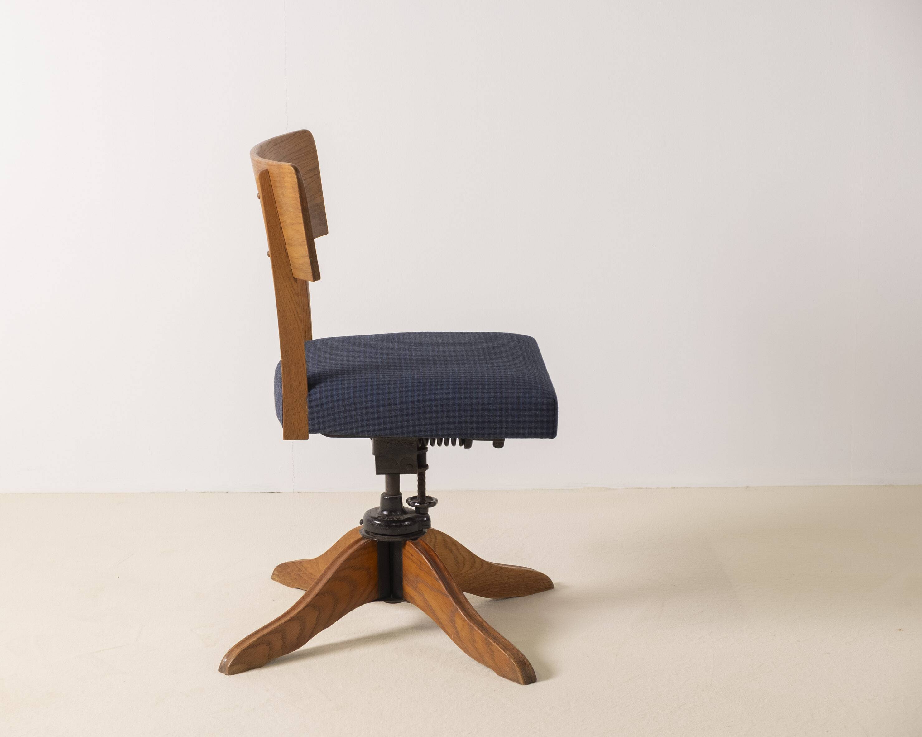 1930's Oak Swivel Office Chair by SMV, Sweden