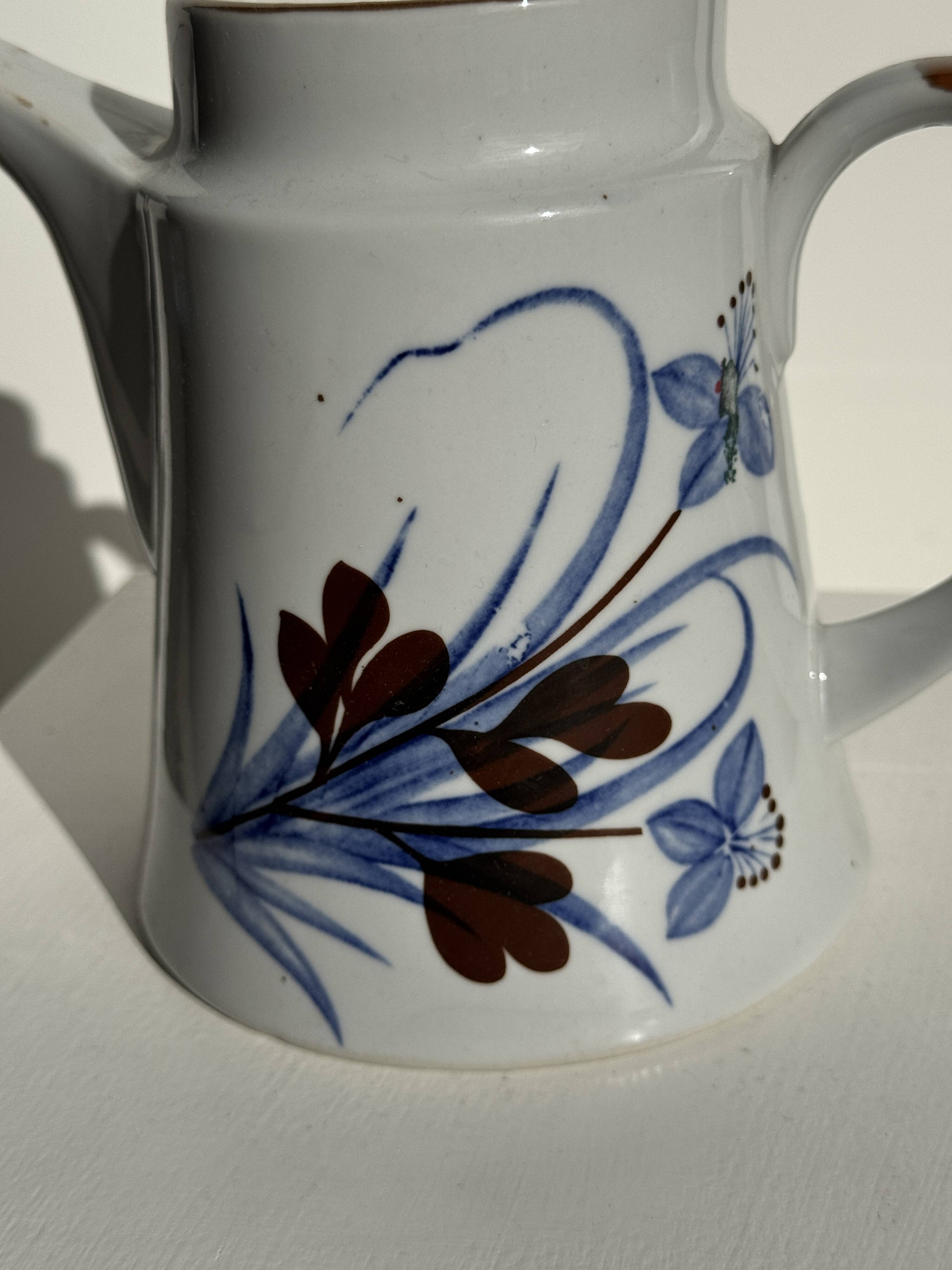 Teapot with stylised blue and brown flowers H18