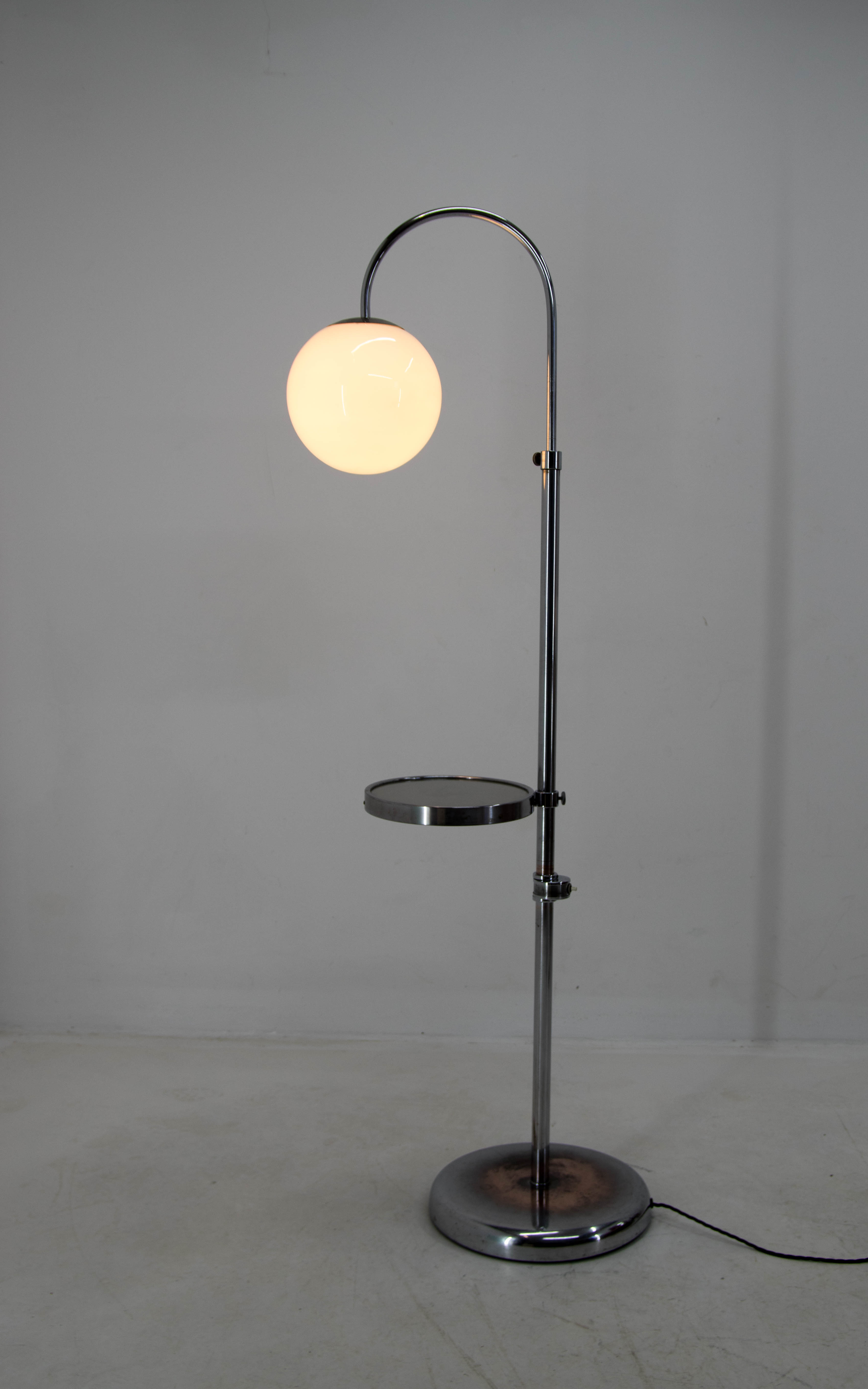 Bauhaus or Functionalist Floor Lamp with Adjustable Height, 1940s