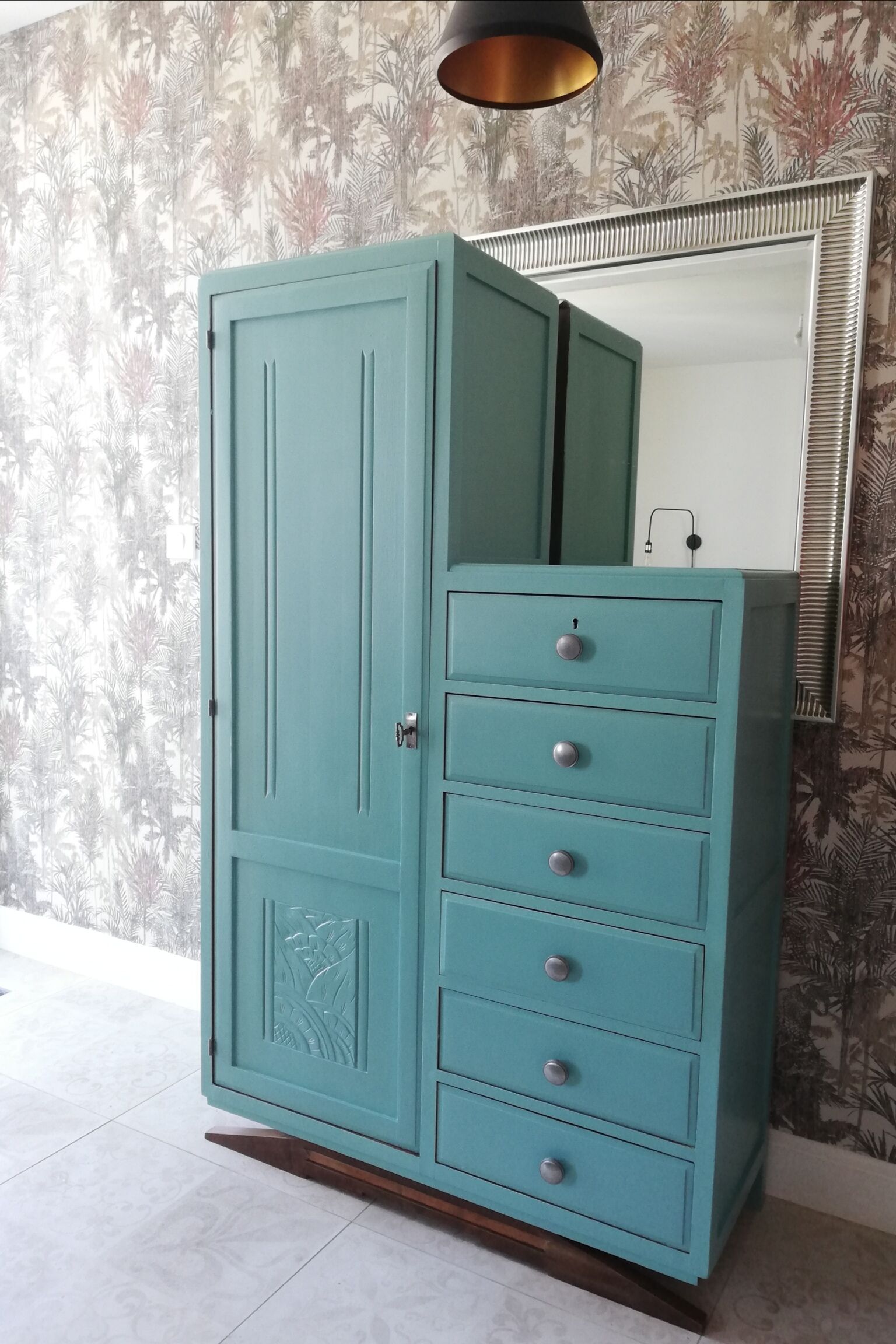 Armoire asymétrique