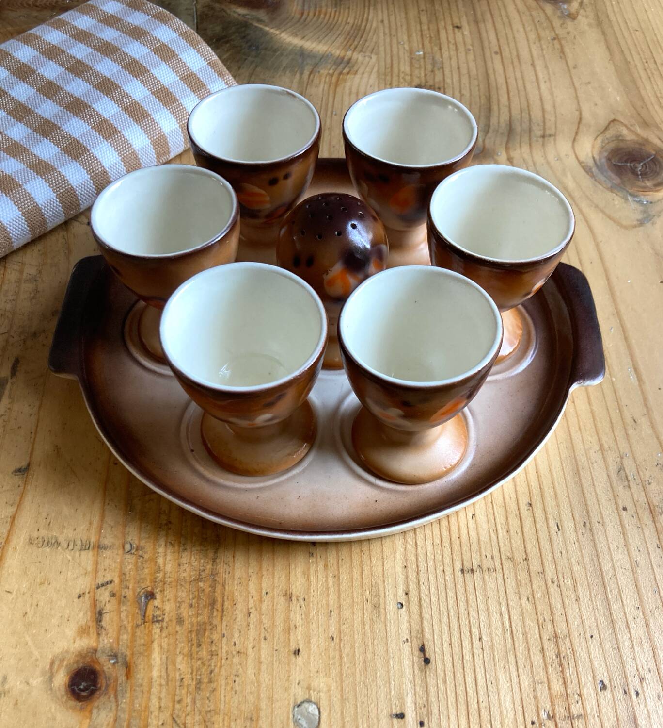 Egg cups and salt shakers