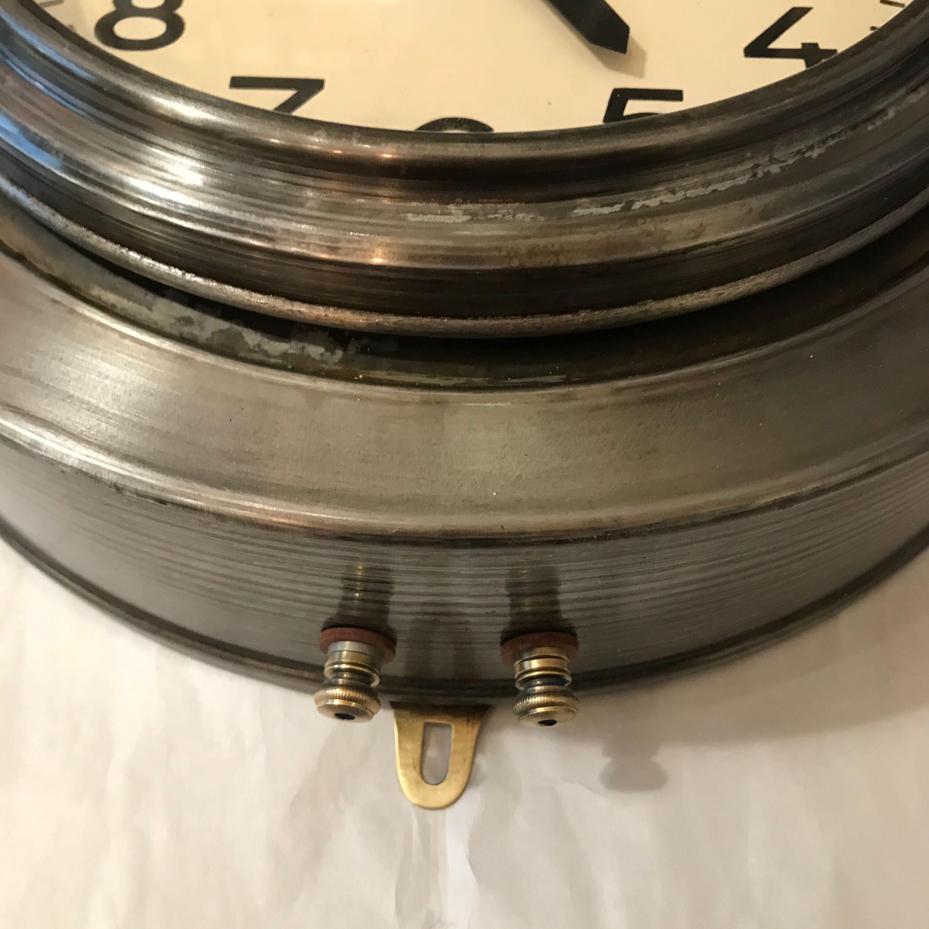 Clock Brillie Magneta Industrial Station