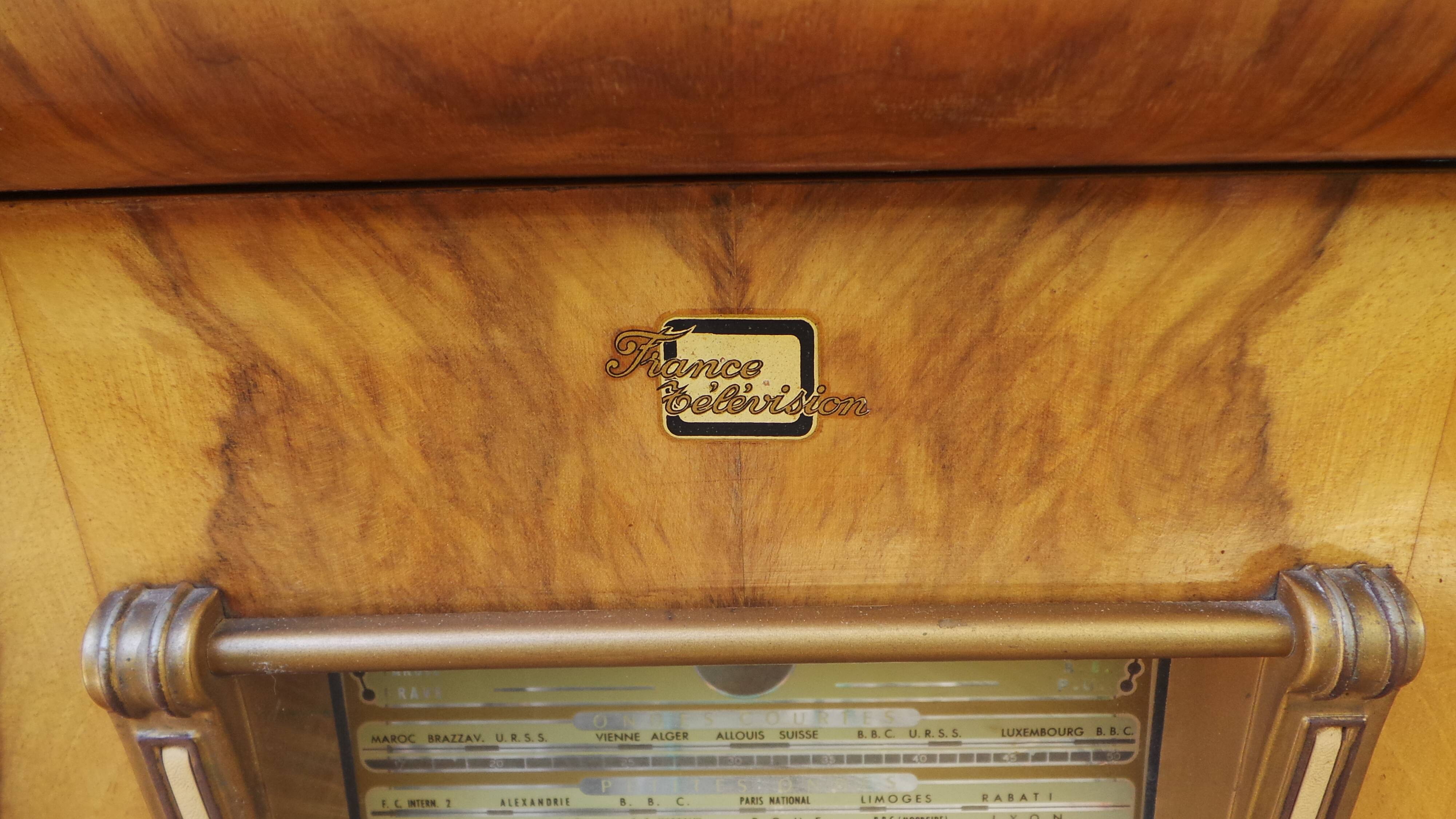 Rayonde vintage vinyl radio cabinet 30s