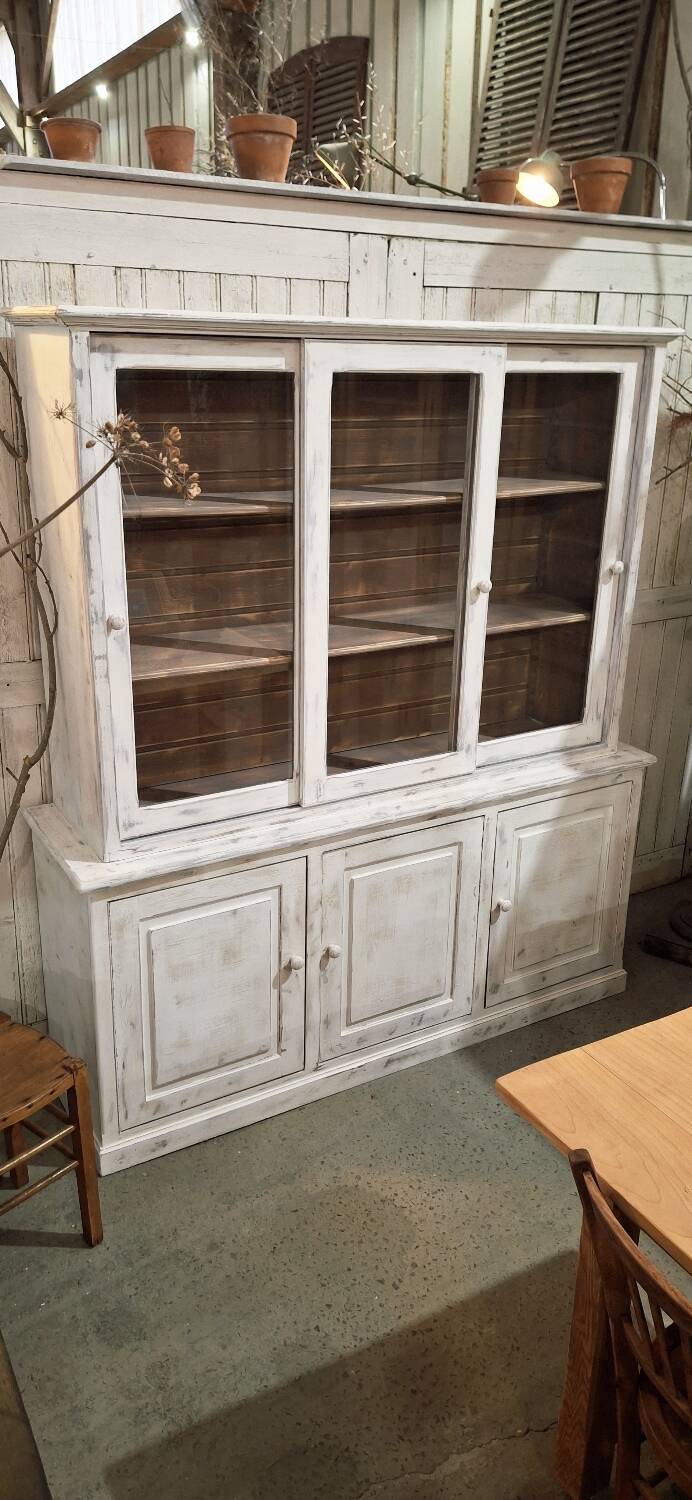 Buffet with 2 glass doors