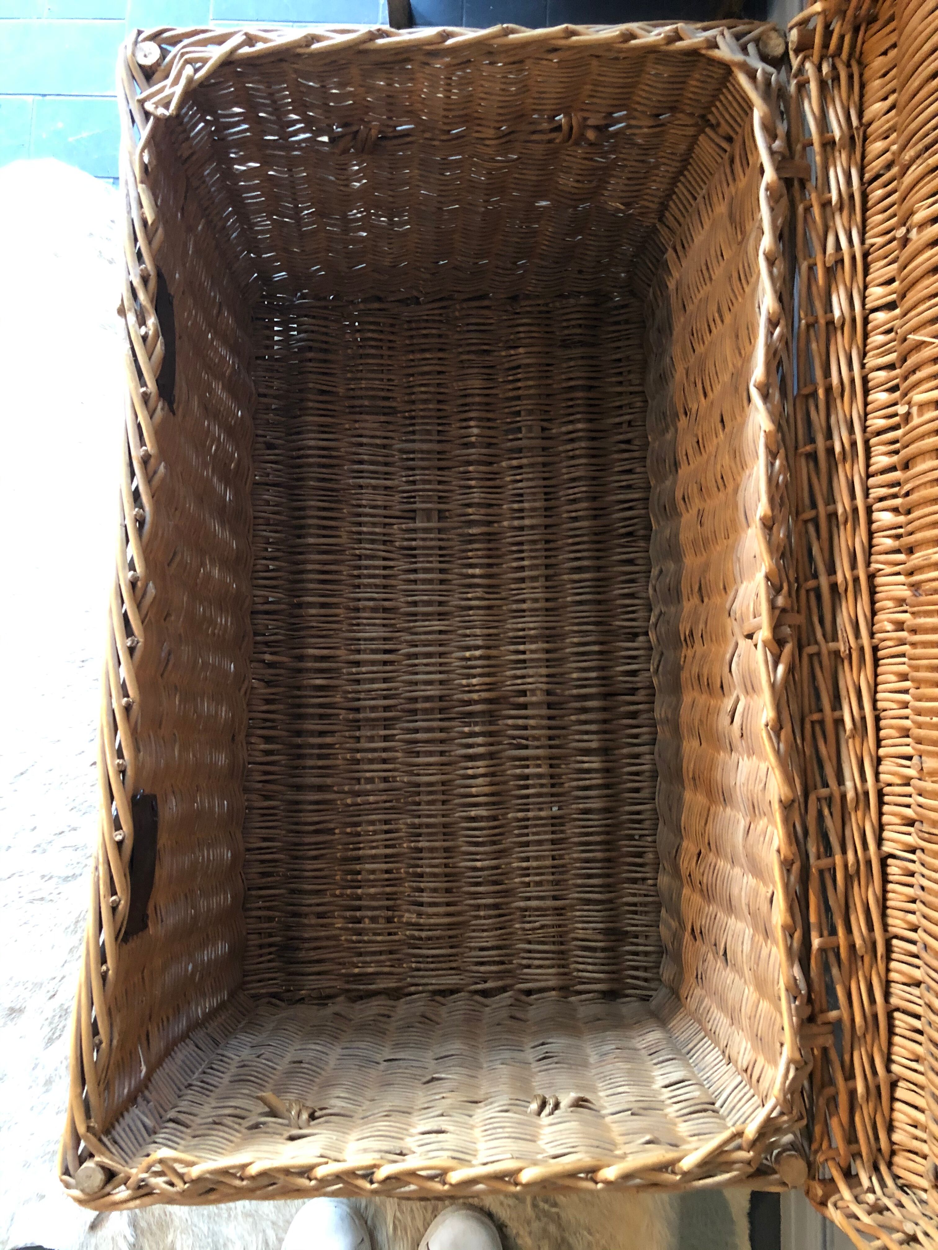 Old malle in rattan and wicker