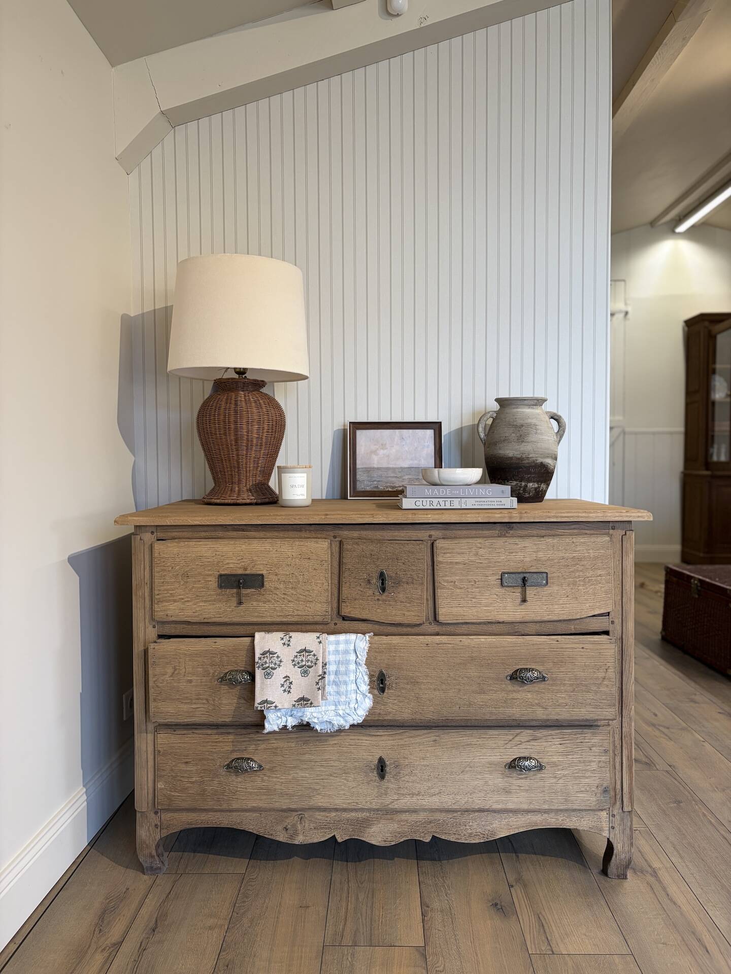 Solid oak chest of drawers - 5 drawers