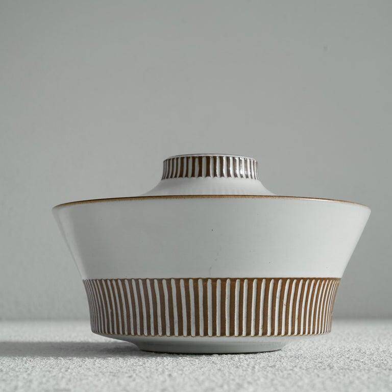 Willem de Vries Modernist Coupe mid-20th century "Cleopatra" with lid for Fris Edam, 1961