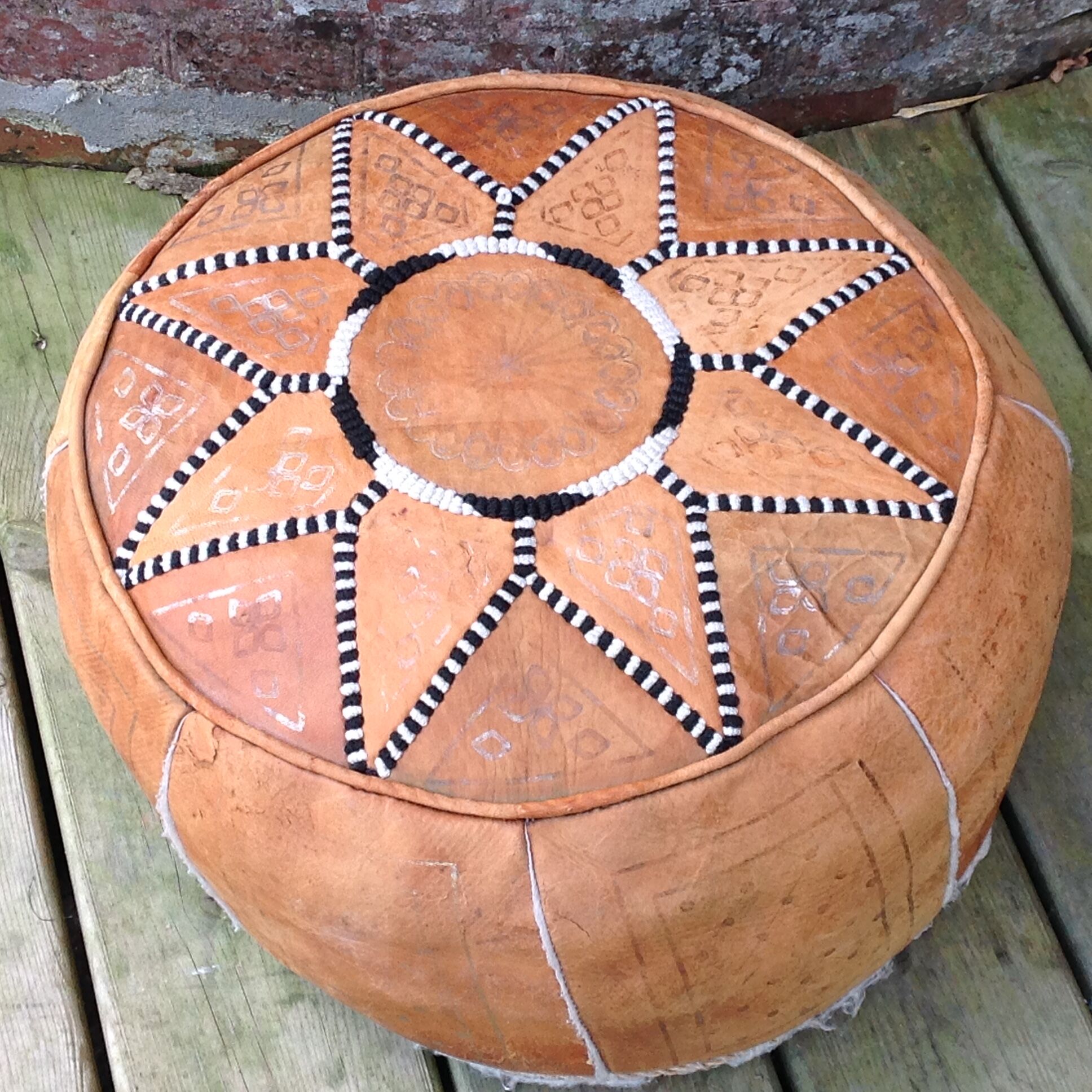 Leather pouf