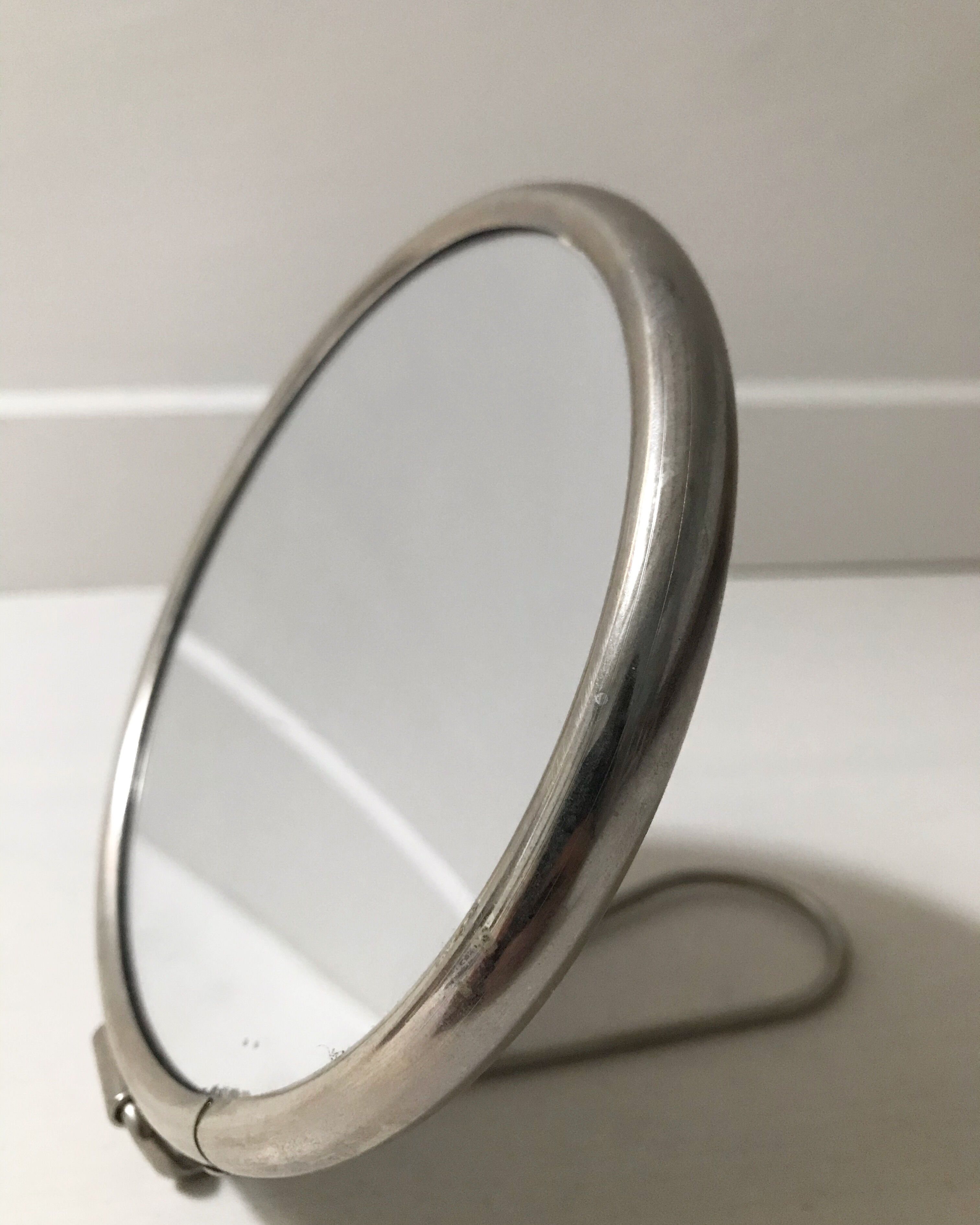 Barber's round hand mirror 13cm
