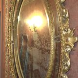 Miroir ovale en bois doré