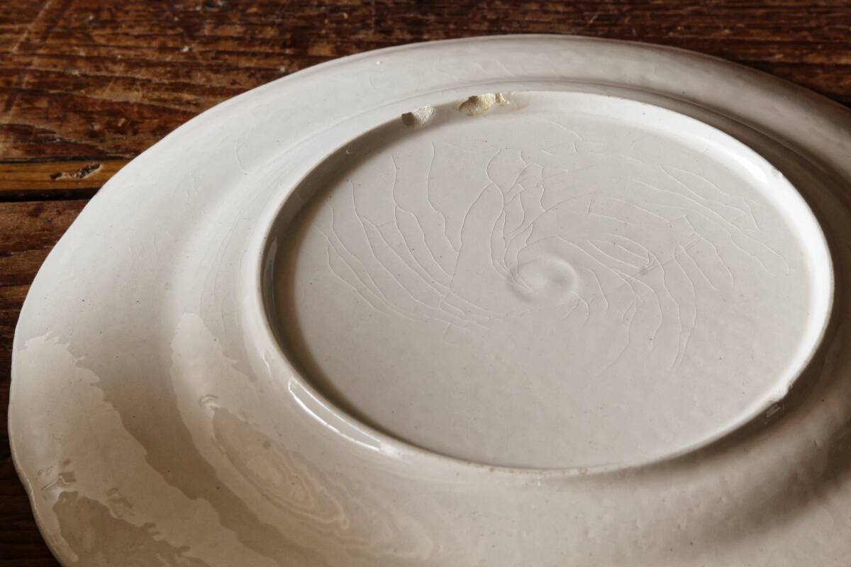 Set of 11 dessert plates in English earthenware.