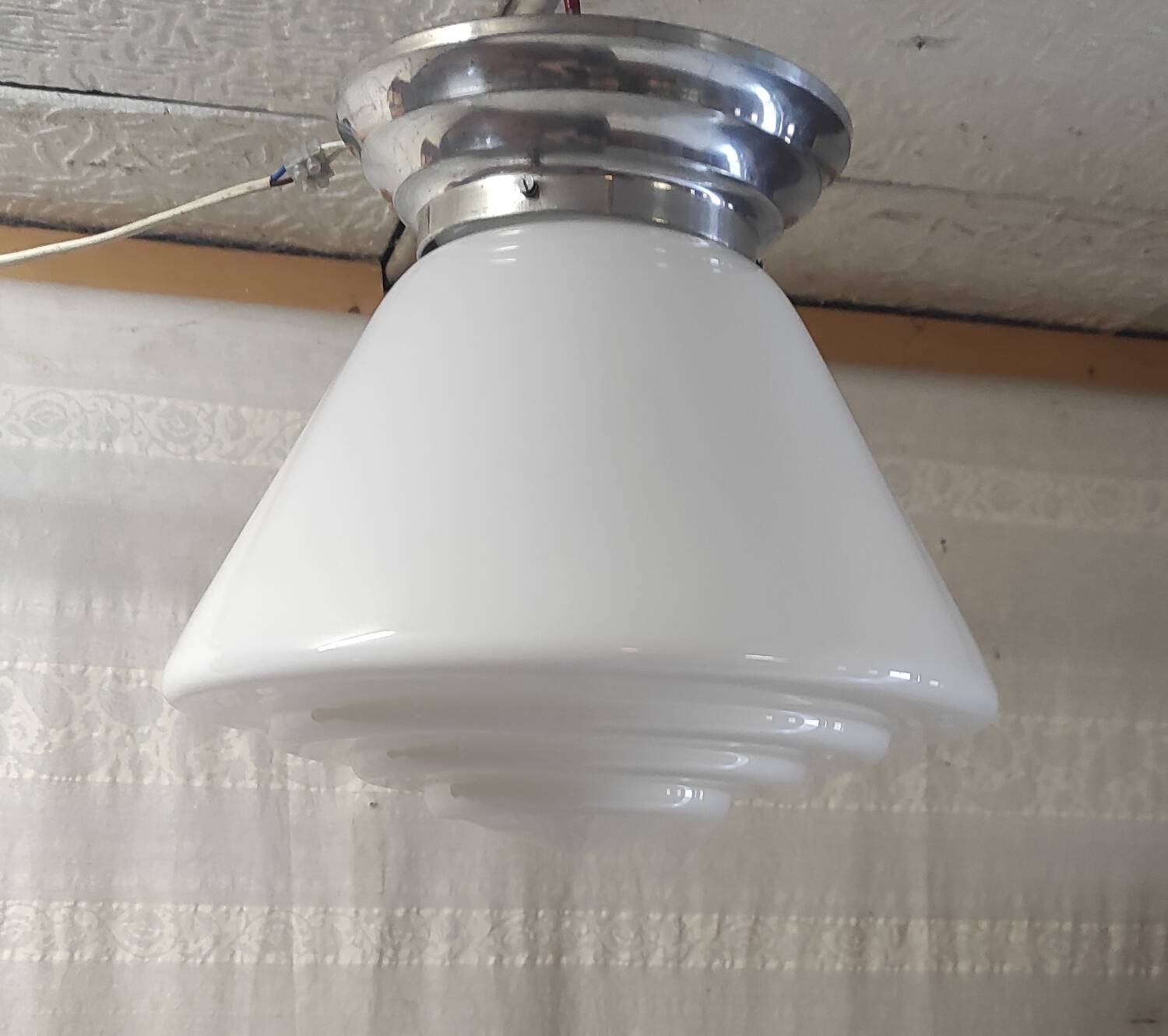 Plafonnier opaline style Bauhaus - début XXéme