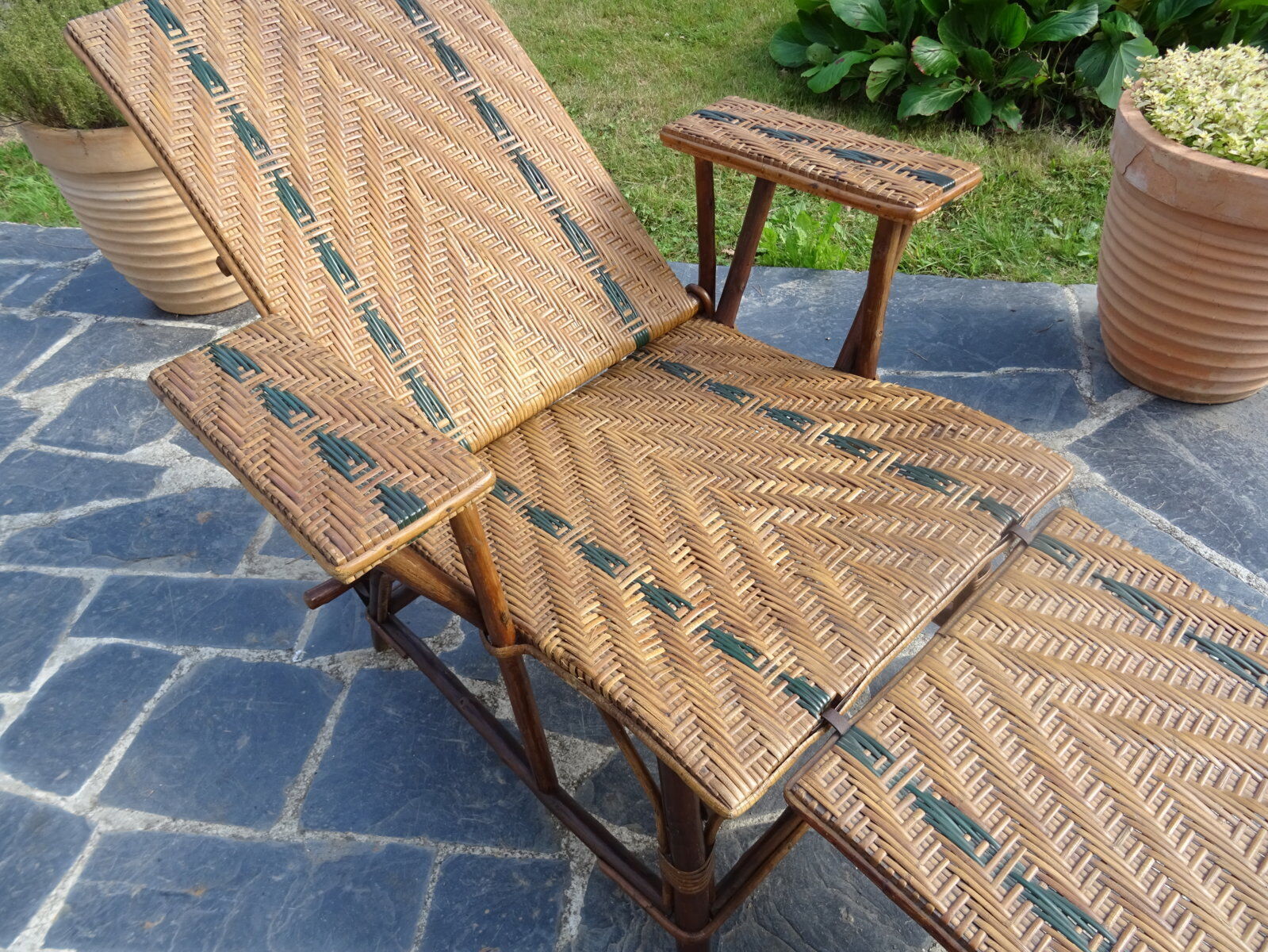 Rattan folding lounge chair