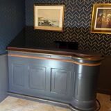 Bar, comptoir en bois peint