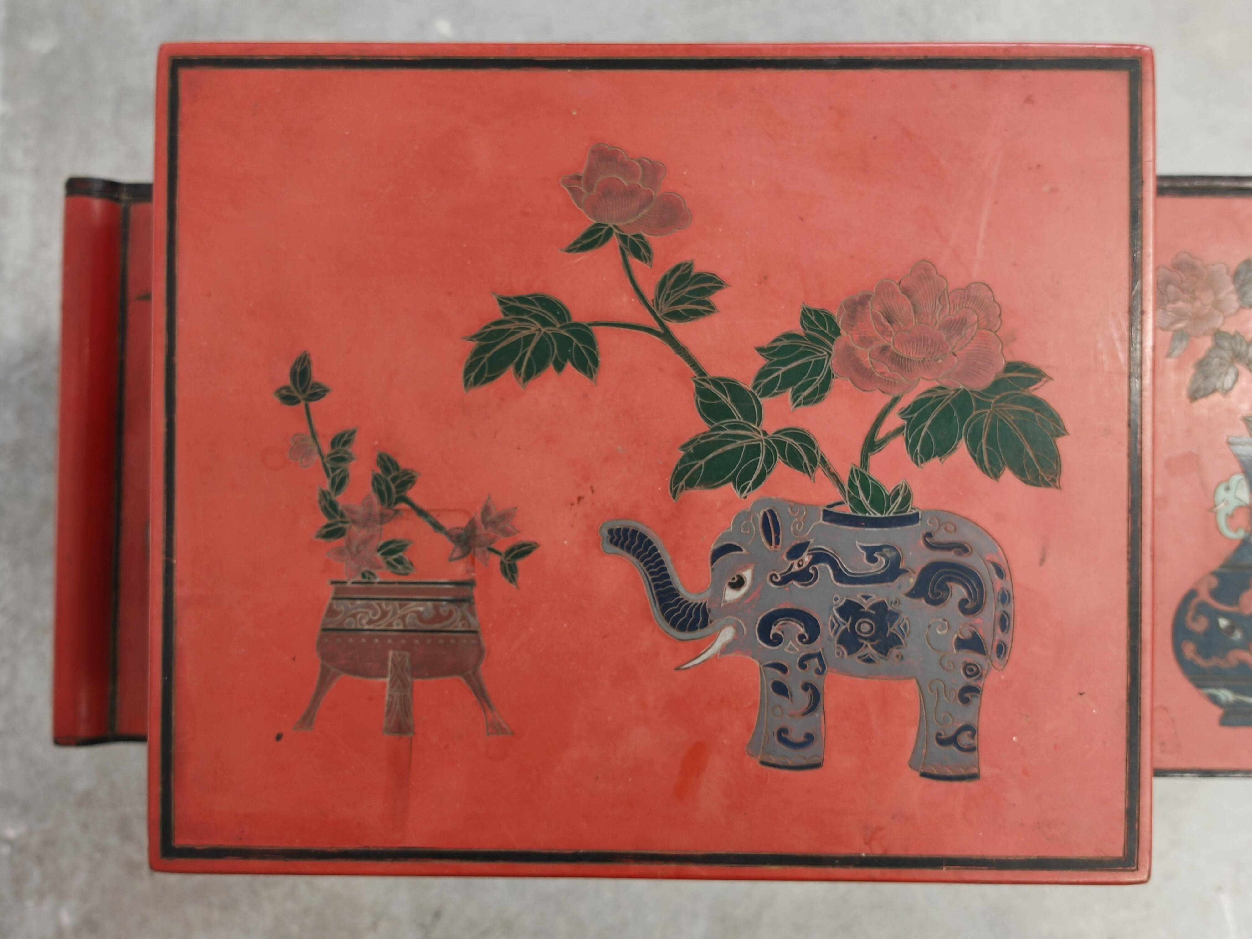 Antique bedside tables in lacquer with hand-painted decorations.