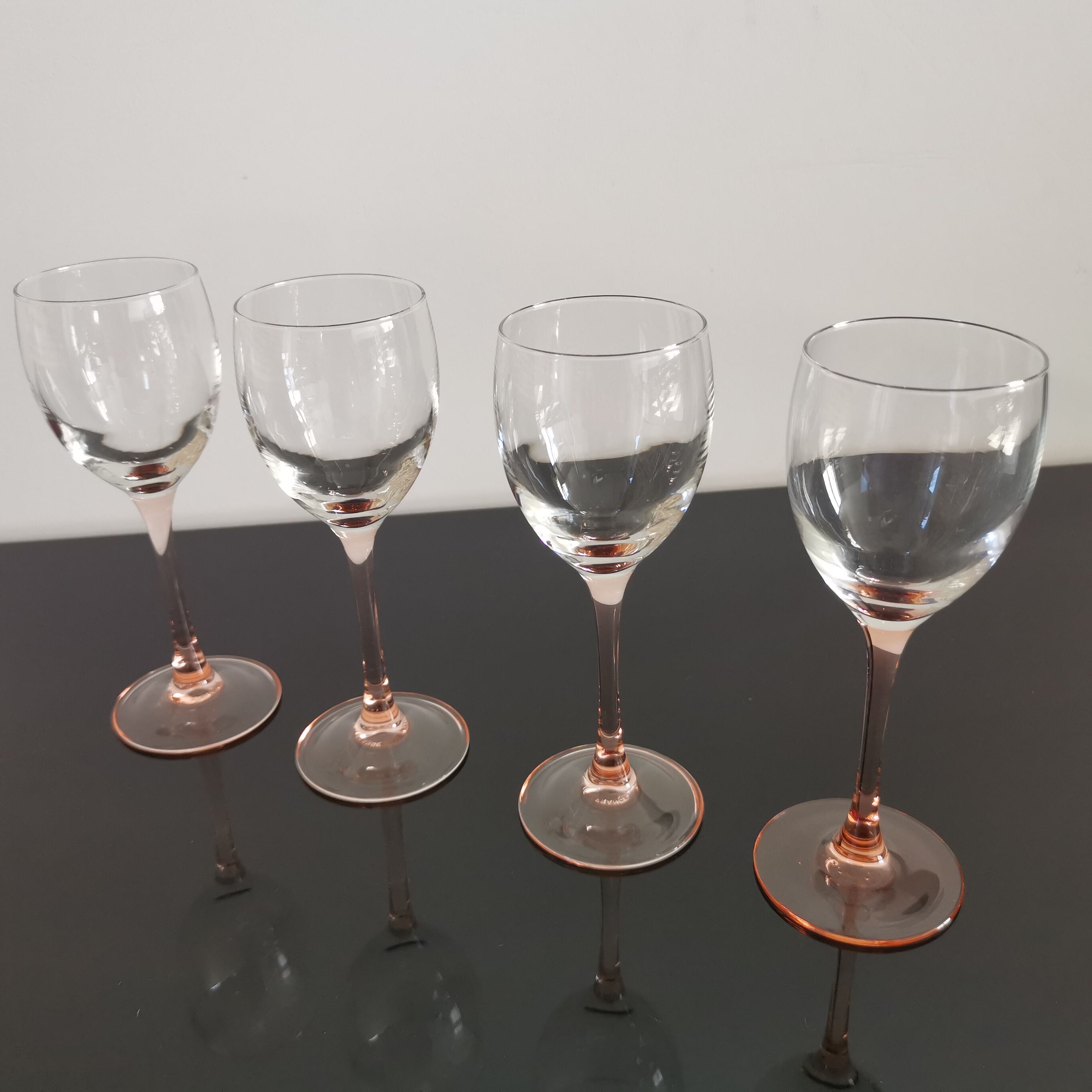 White wine glasses Luminarc pink feet