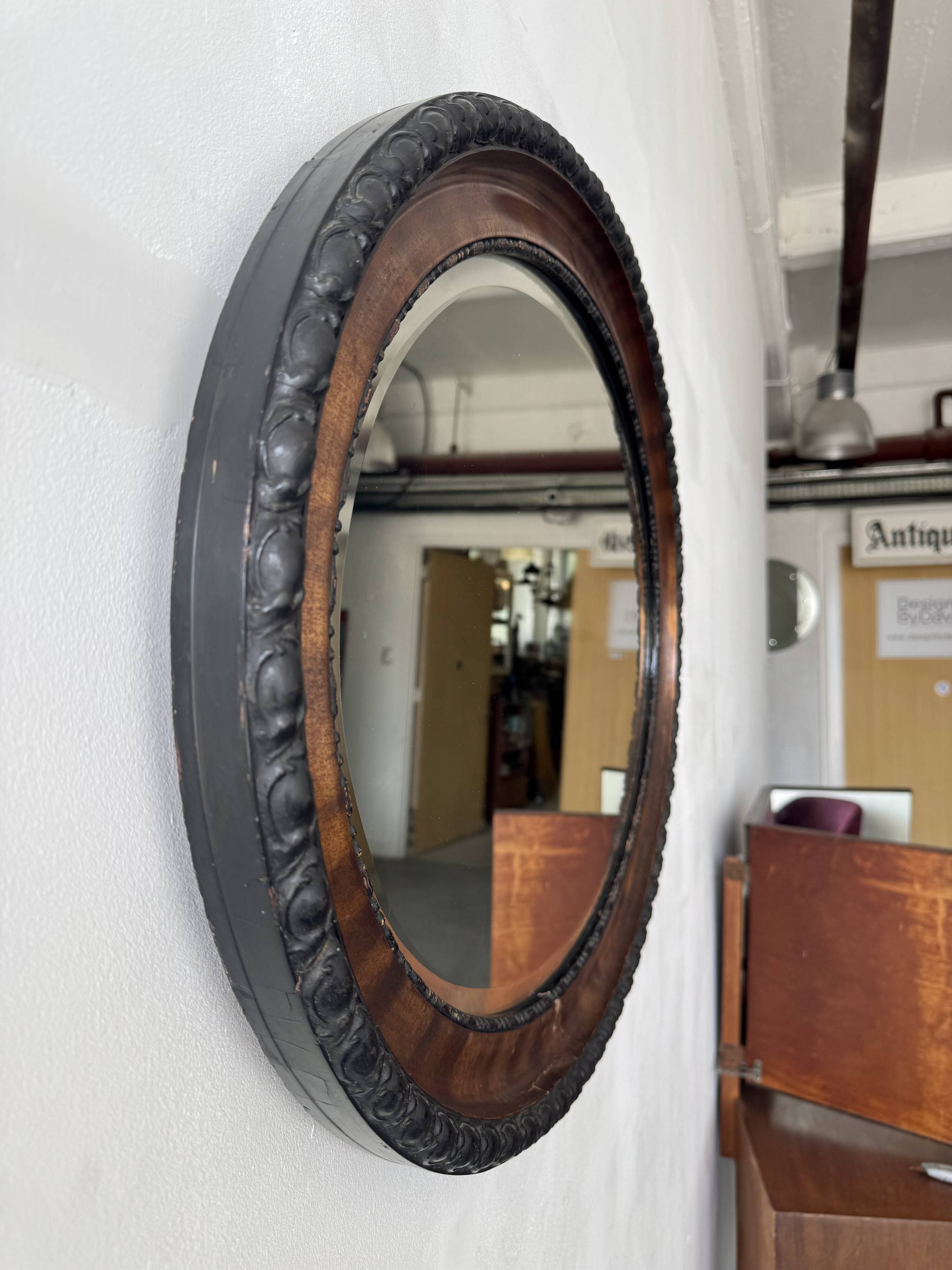 Miroir mural ovale édouardien avec bord biseauté