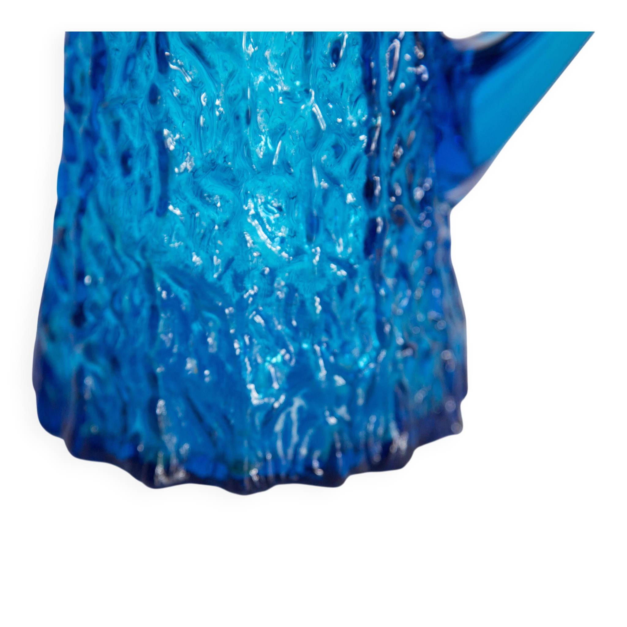 Pichet d'eau ou de jus en verre bleu du milieu du XXe siècle