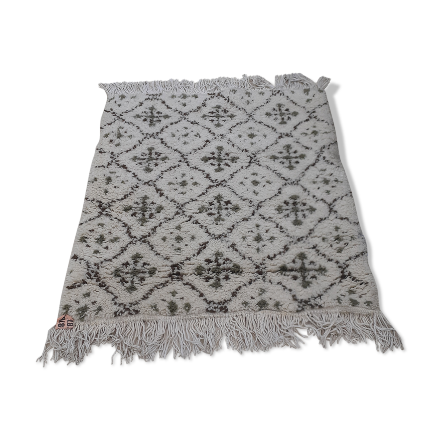 Tapis berbére en laine écrue. Tissé main. Décor marron.