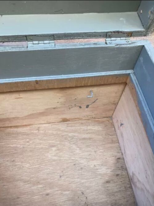 Coffre d’atelier en bois avec compartiments